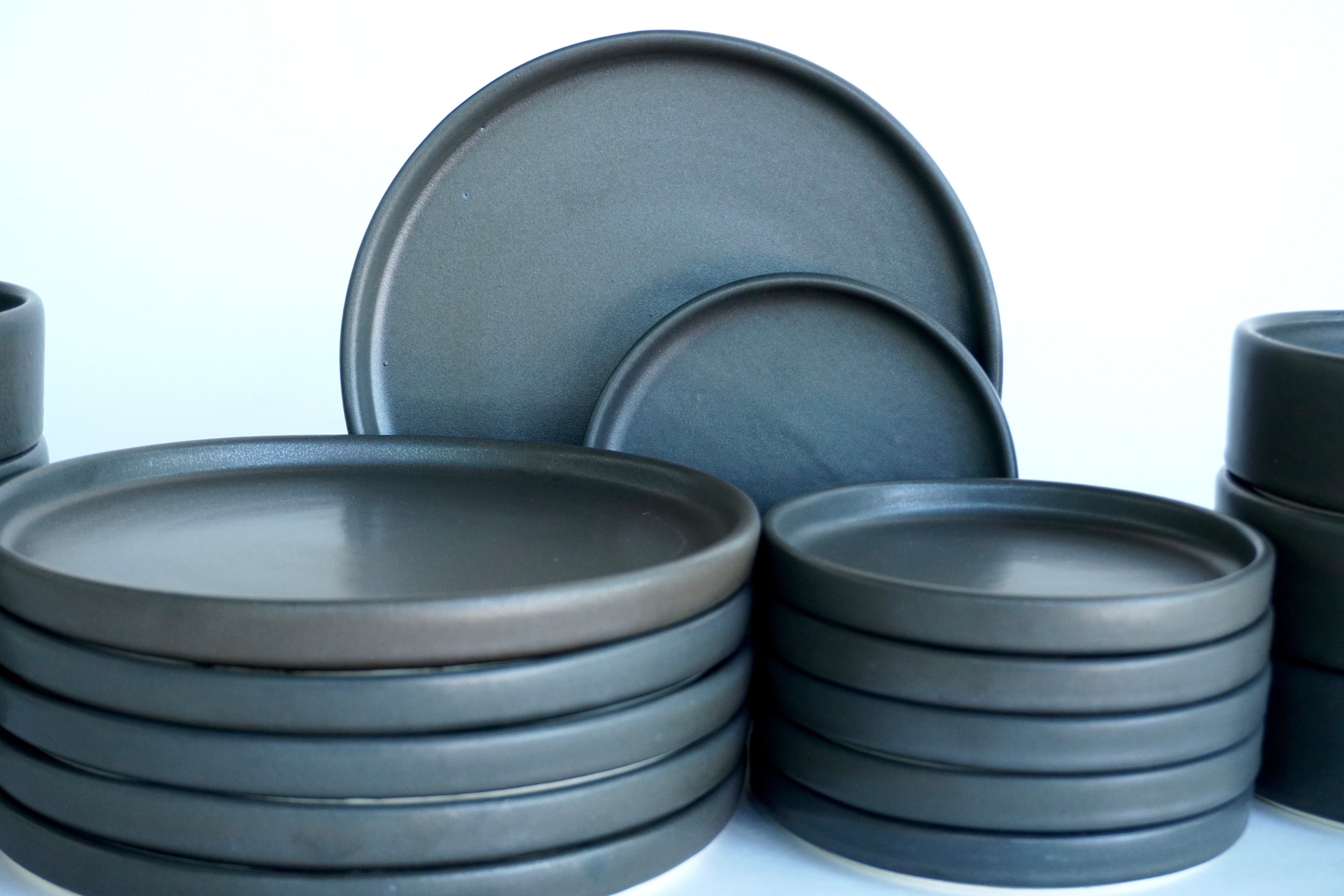 Piedra negra | Set de vajilla básica línea rústica para 6 personas (con platos cafeteros)