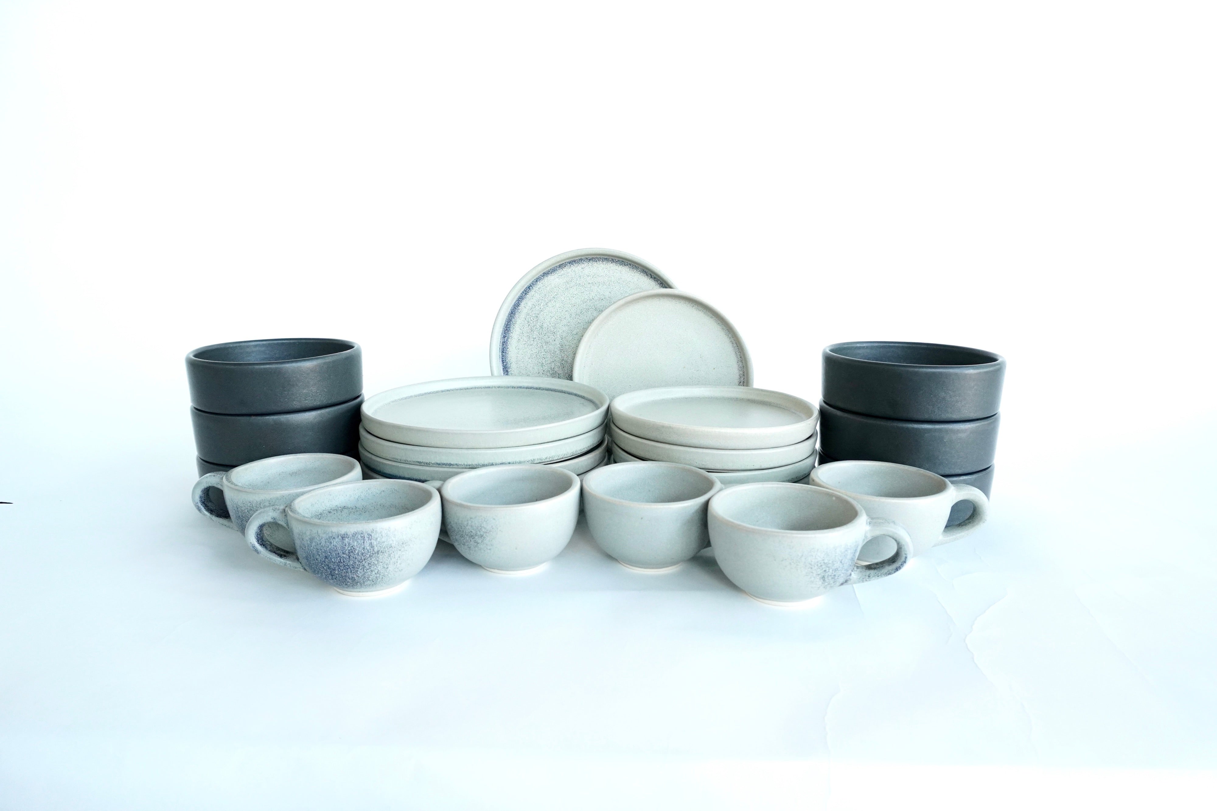 Mixta Gris mate & Piedra negra | Set de vajilla línea rústica para 6 personas