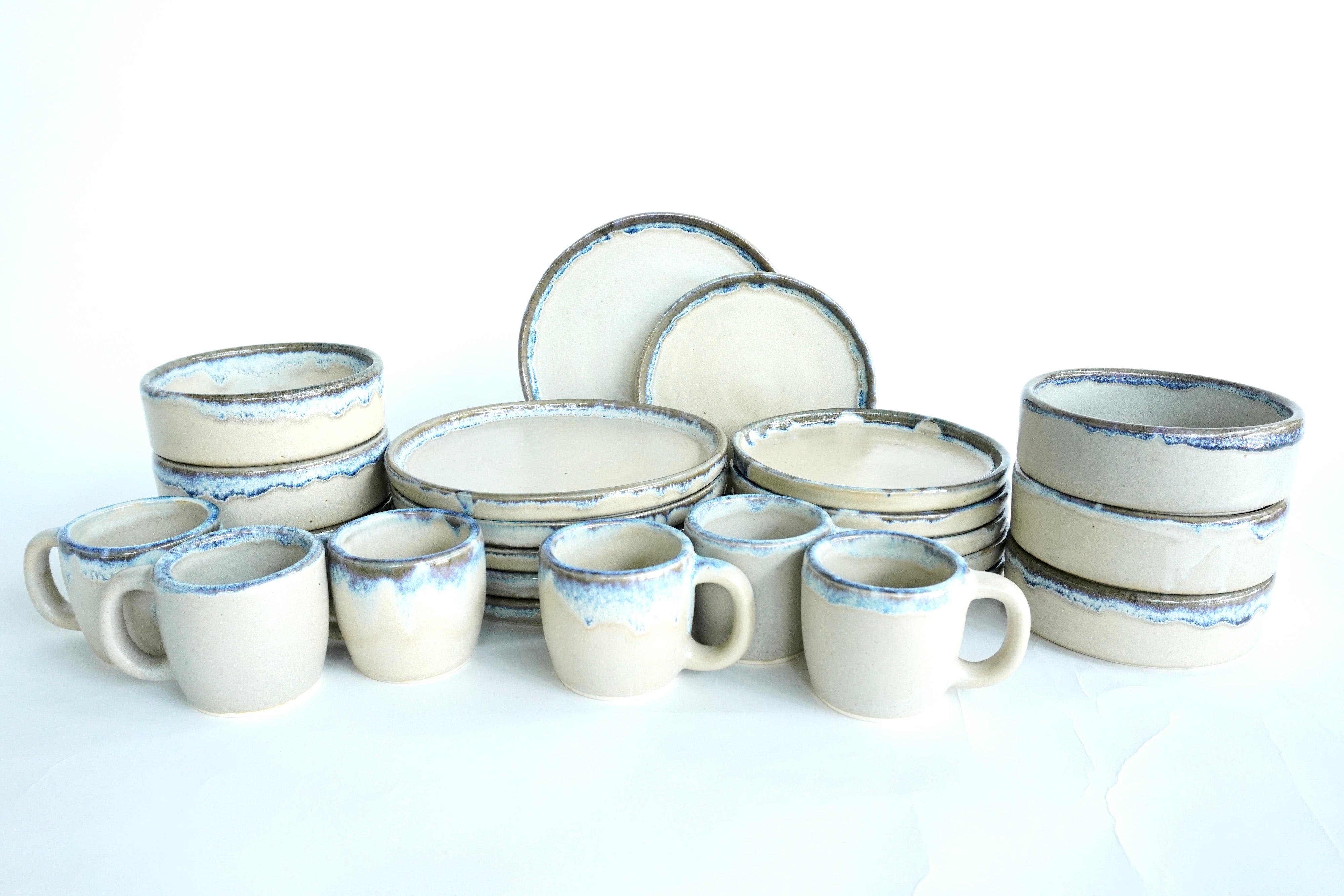 Arena blanca con orilla iris | Set de vajilla línea rústica para 6 personas