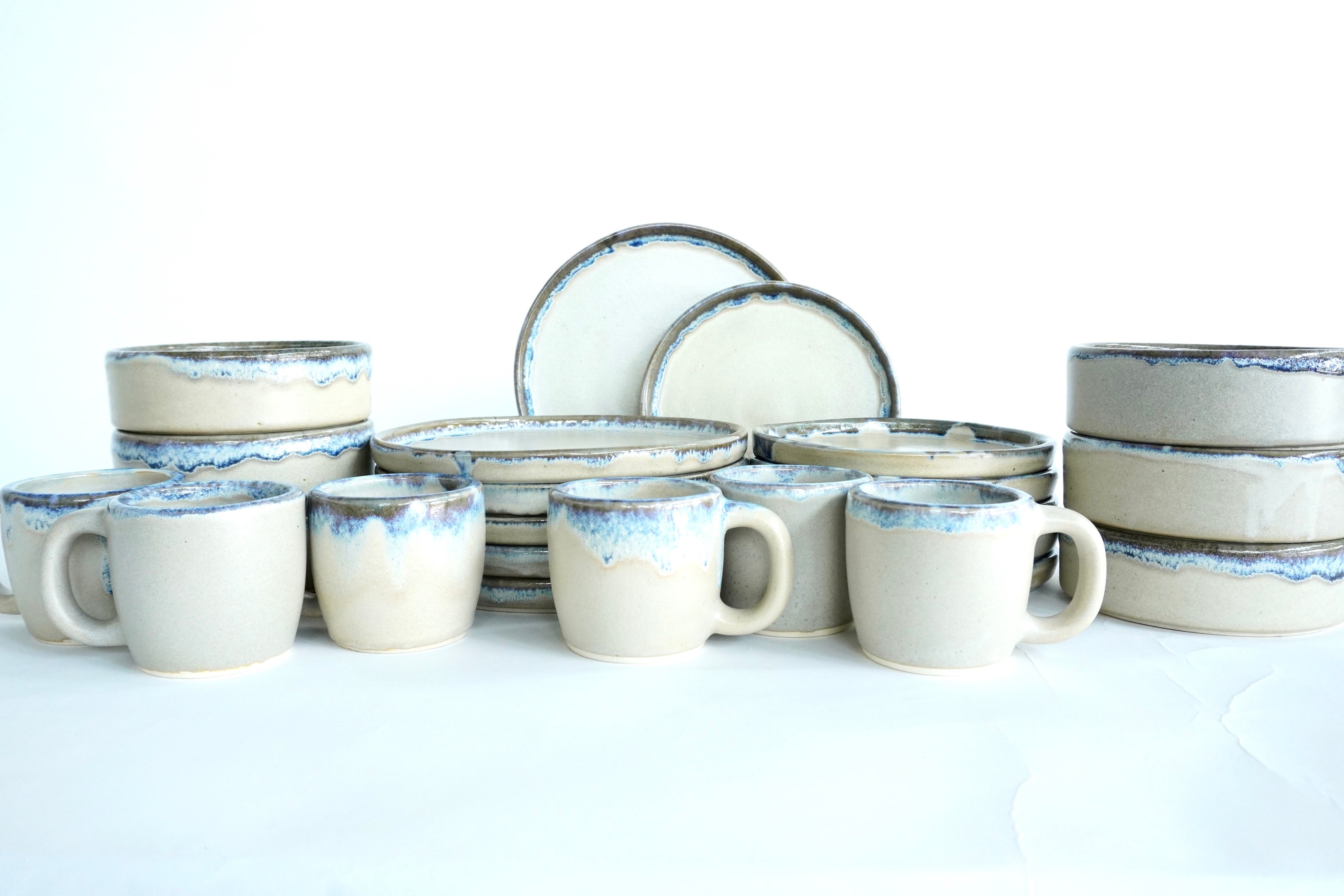 Arena blanca con orilla iris | Set de vajilla línea rústica para 6 personas