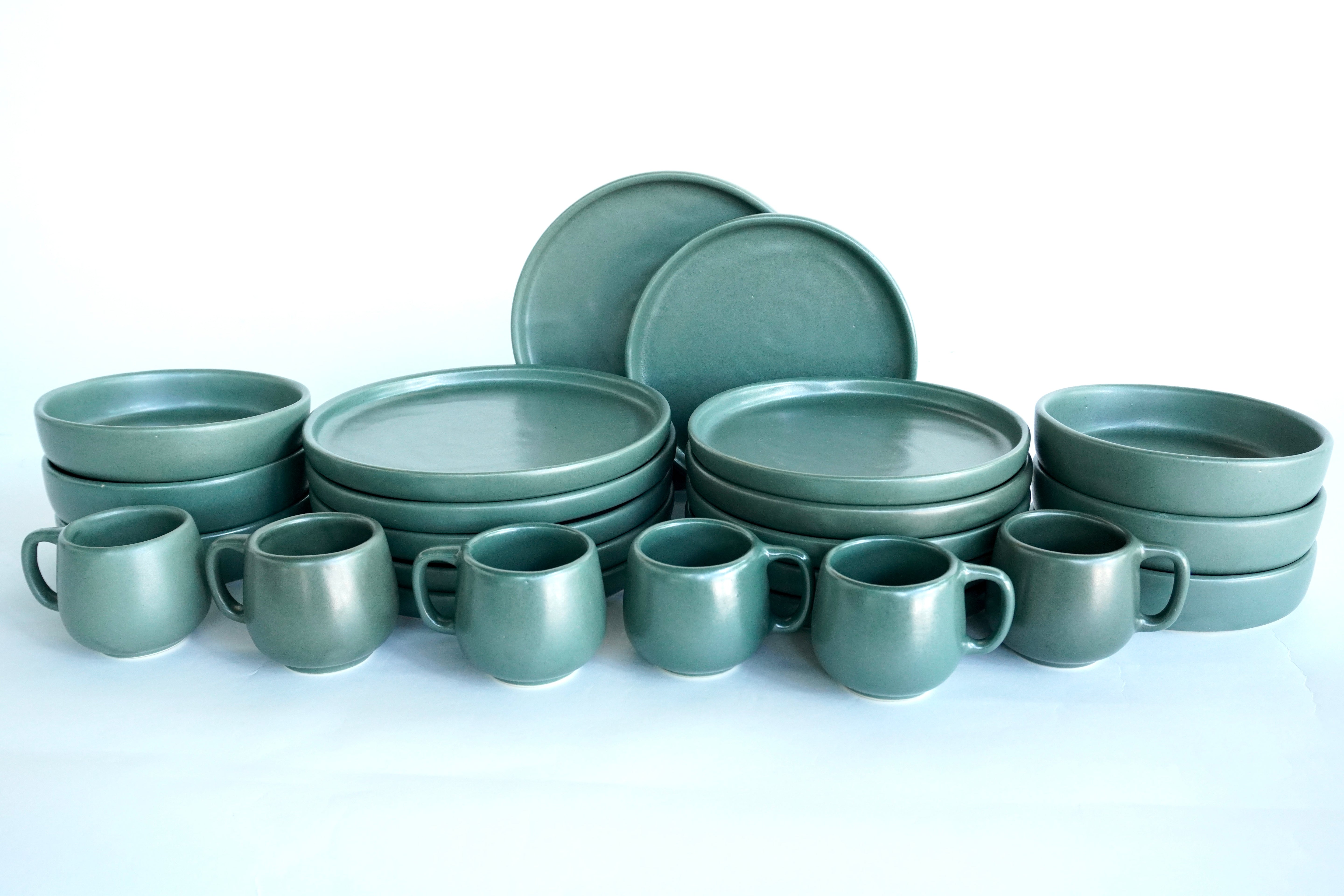 Olivo mate | Set de vajilla línea clásica para 6 personas