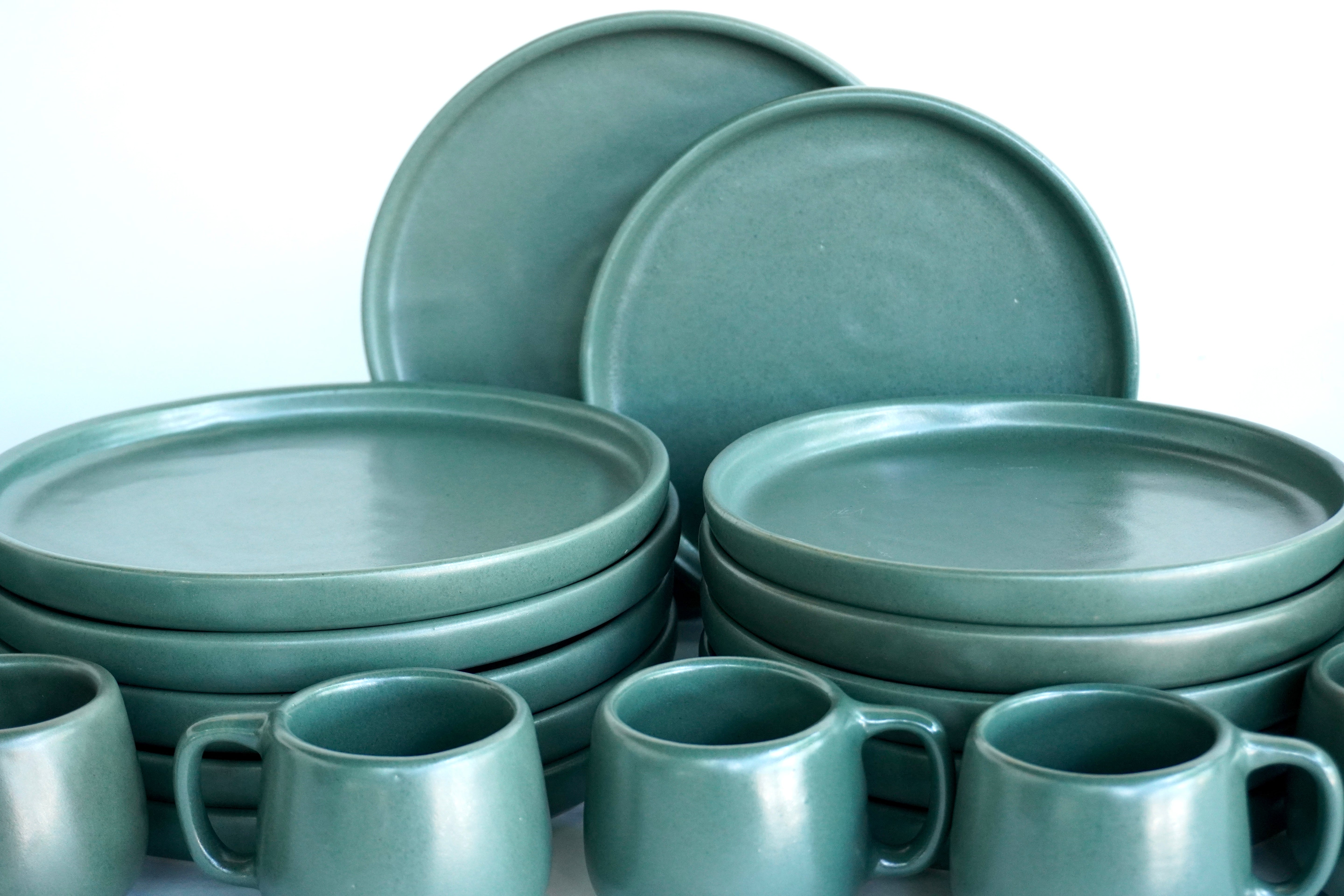 Olivo mate | Set de vajilla línea clásica para 6 personas