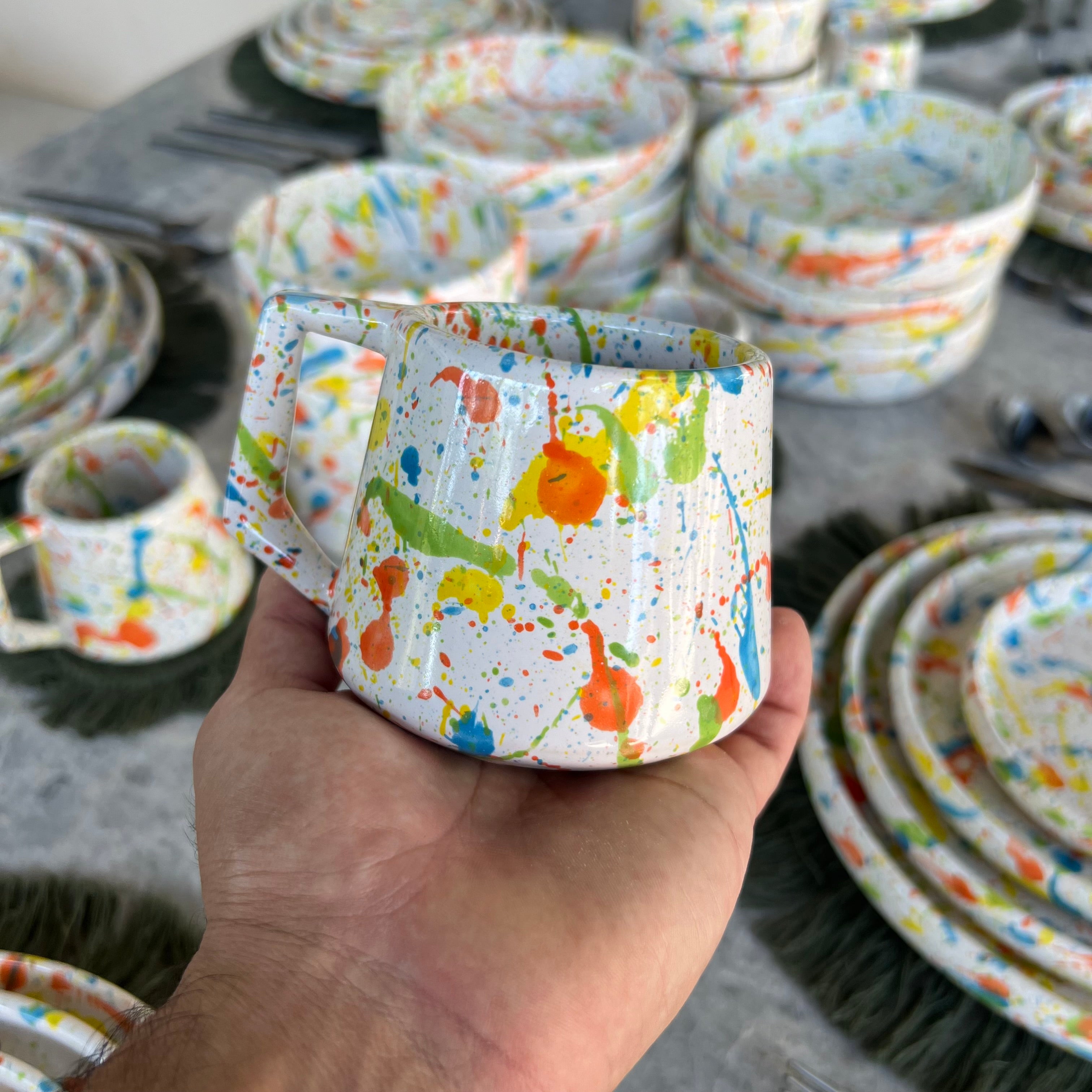 Acuarela brillante | Taza de 8 oz línea clásica