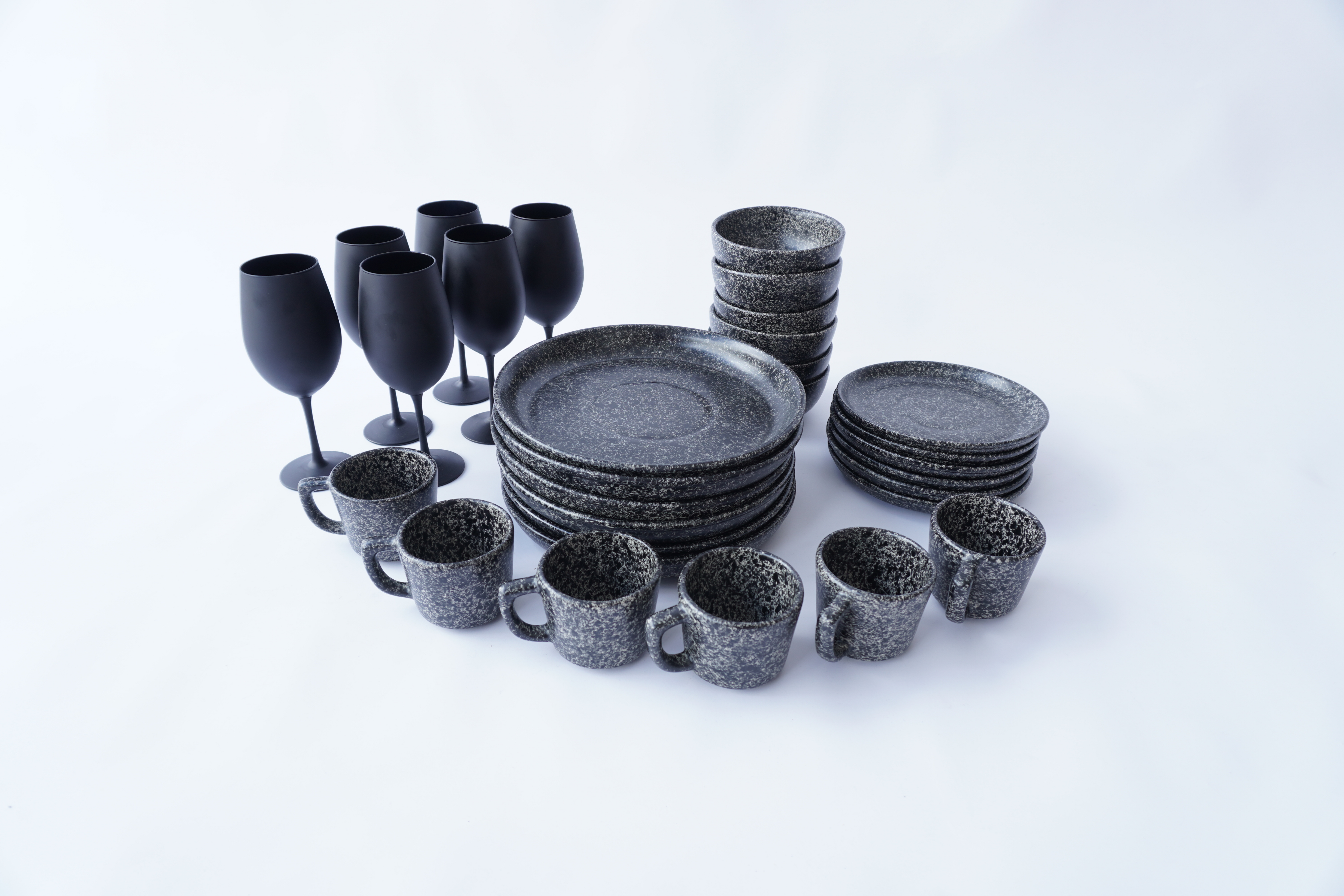 Black grey mate | Set de vajilla línea clásica con copas negro mate para 6 personas