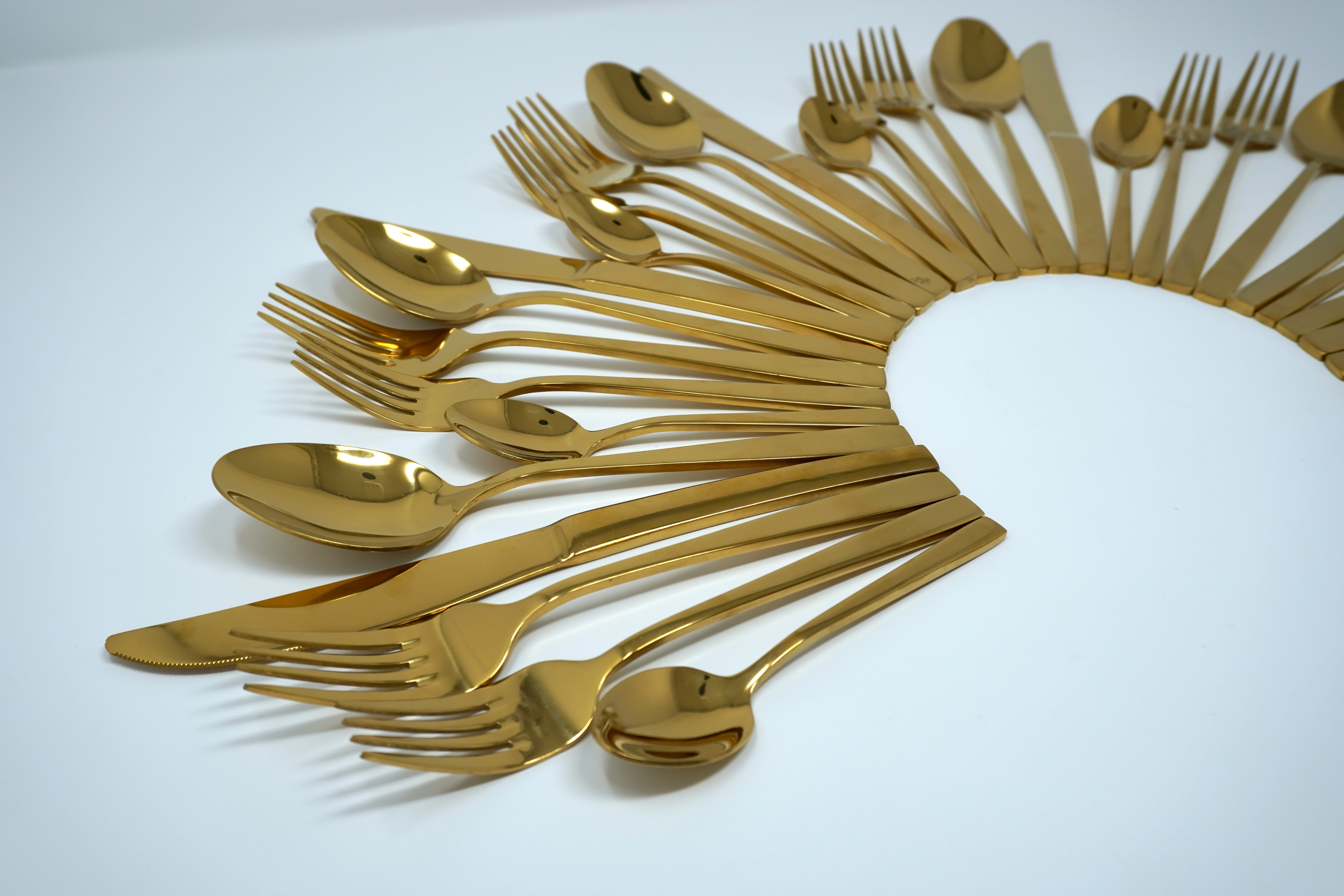 Gold brillante | Cubiertos manhattan para 6 personas