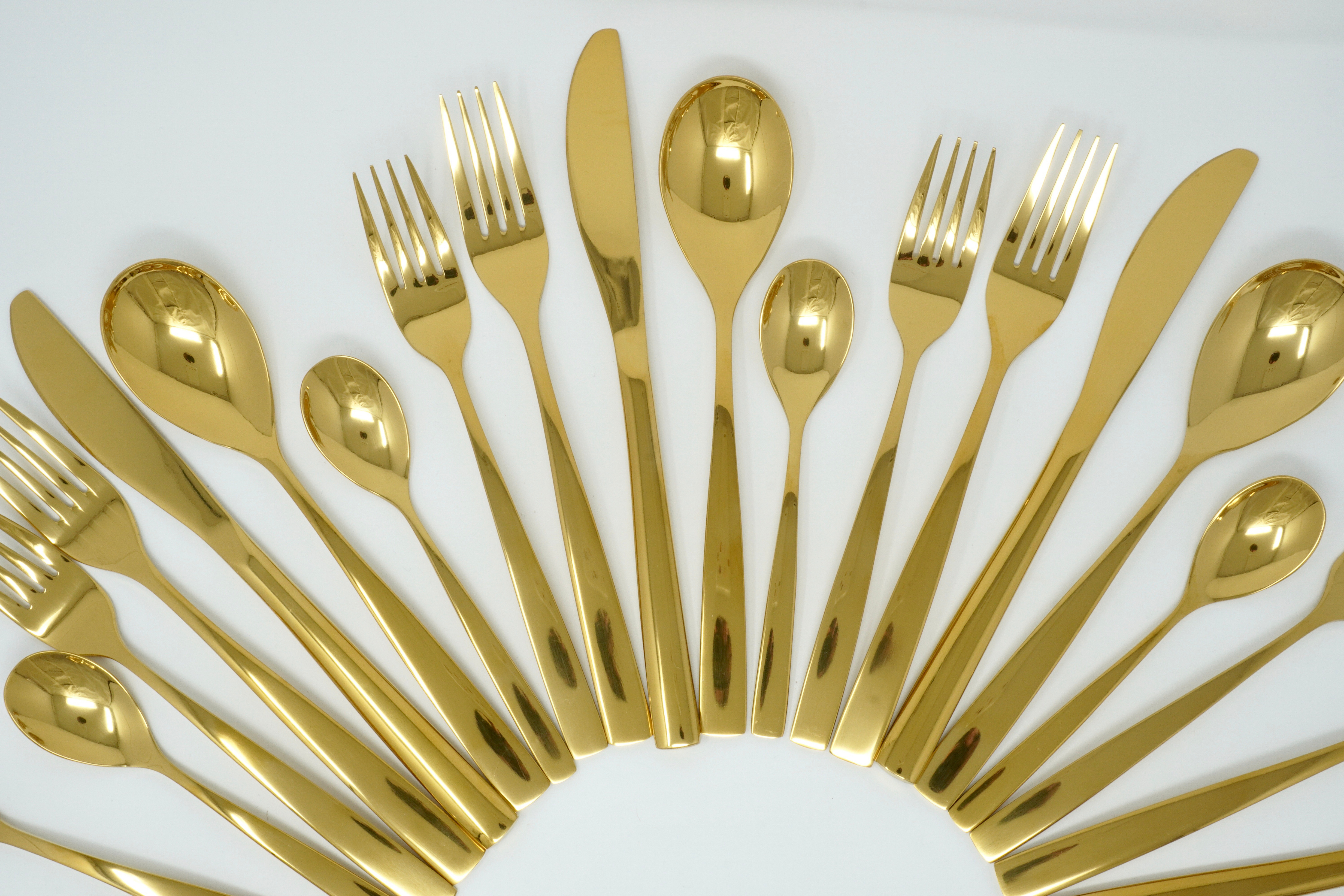 Gold brillante | Cubiertos milenio para 6 personas