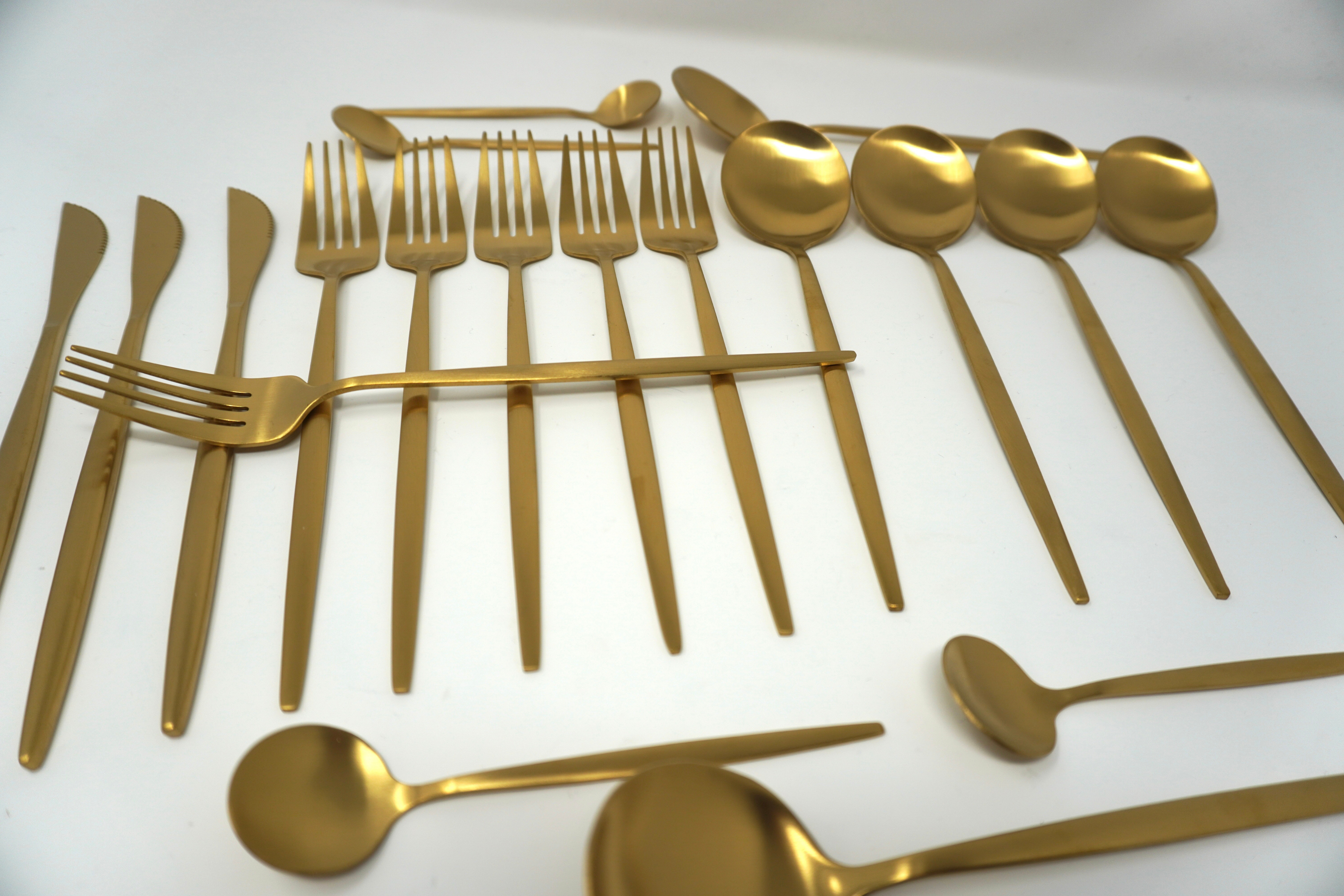 Gold matte | Cubiertos skinny para 6 personas