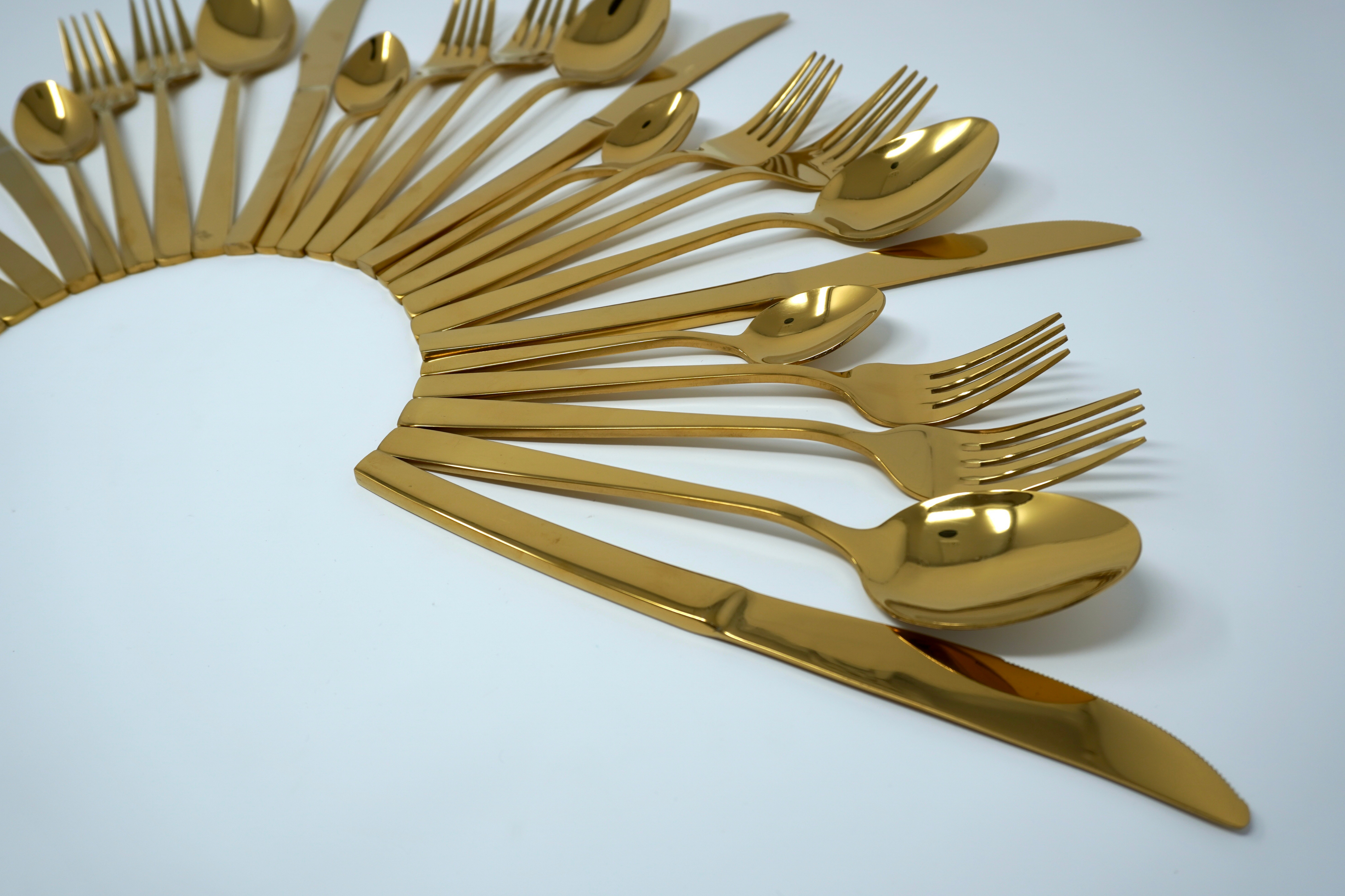 Gold brillante | Cubiertos manhattan para 6 personas