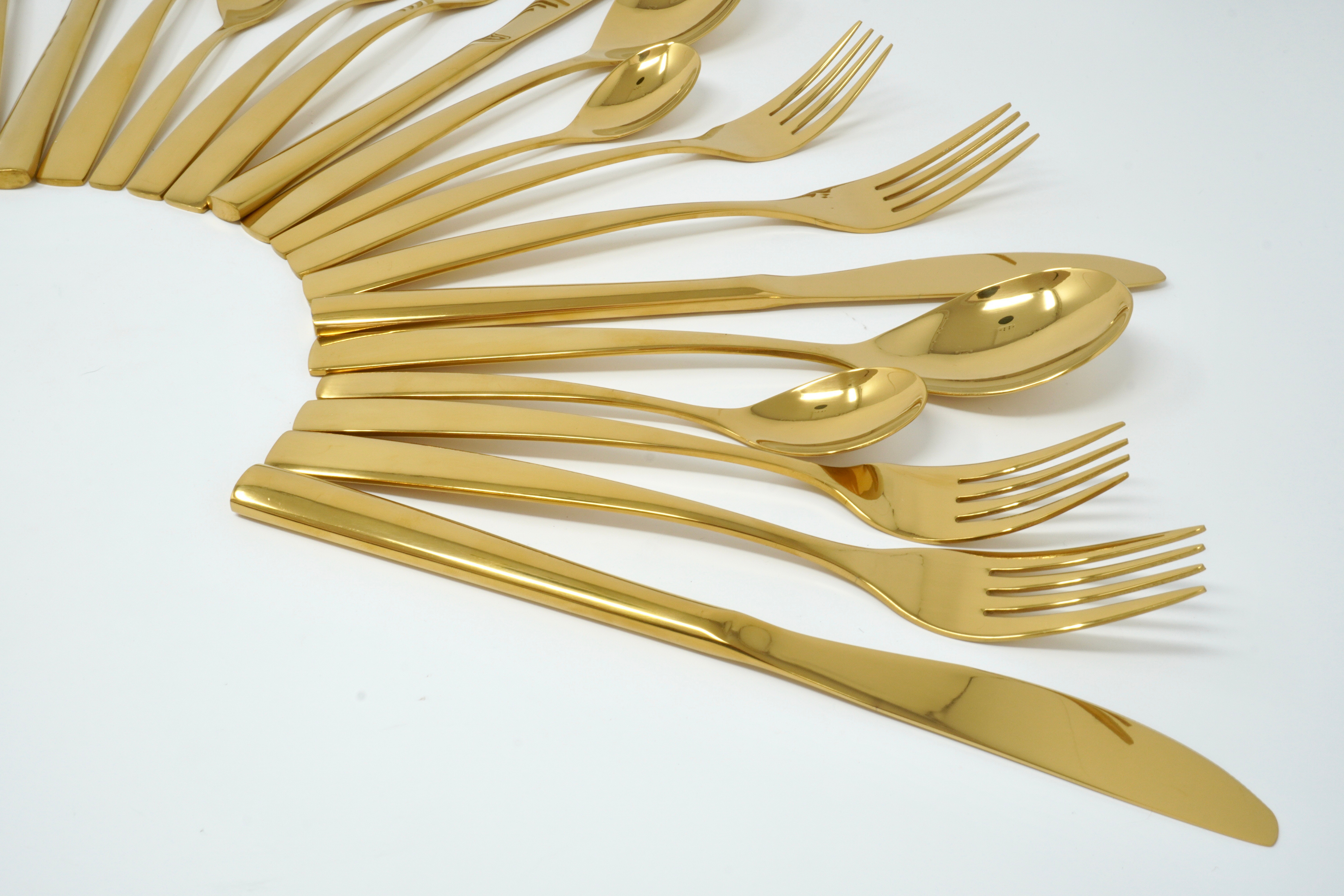 Gold brillante | Cubiertos milenio para 6 personas