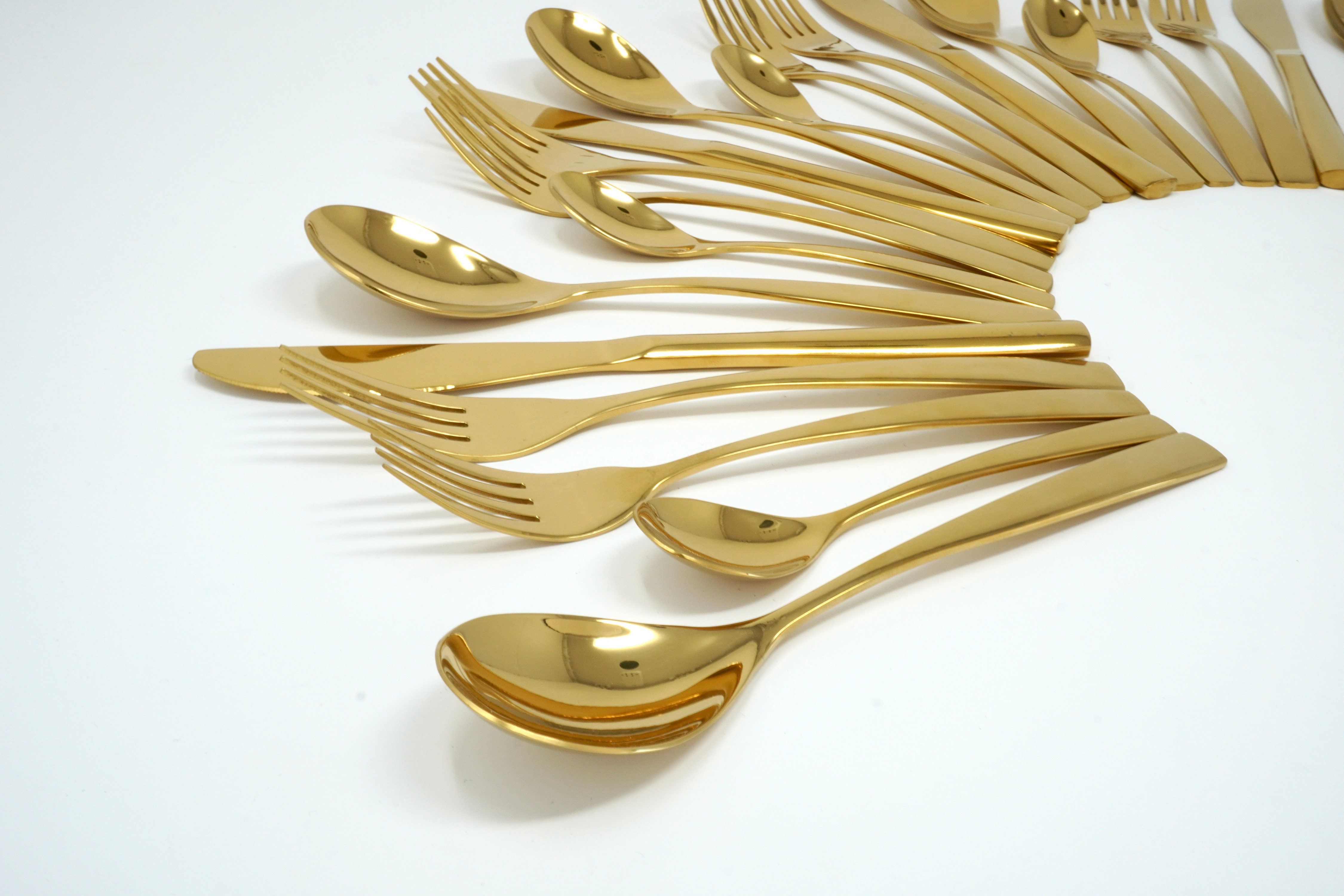 Gold brillante | Cubiertos milenio para 6 personas