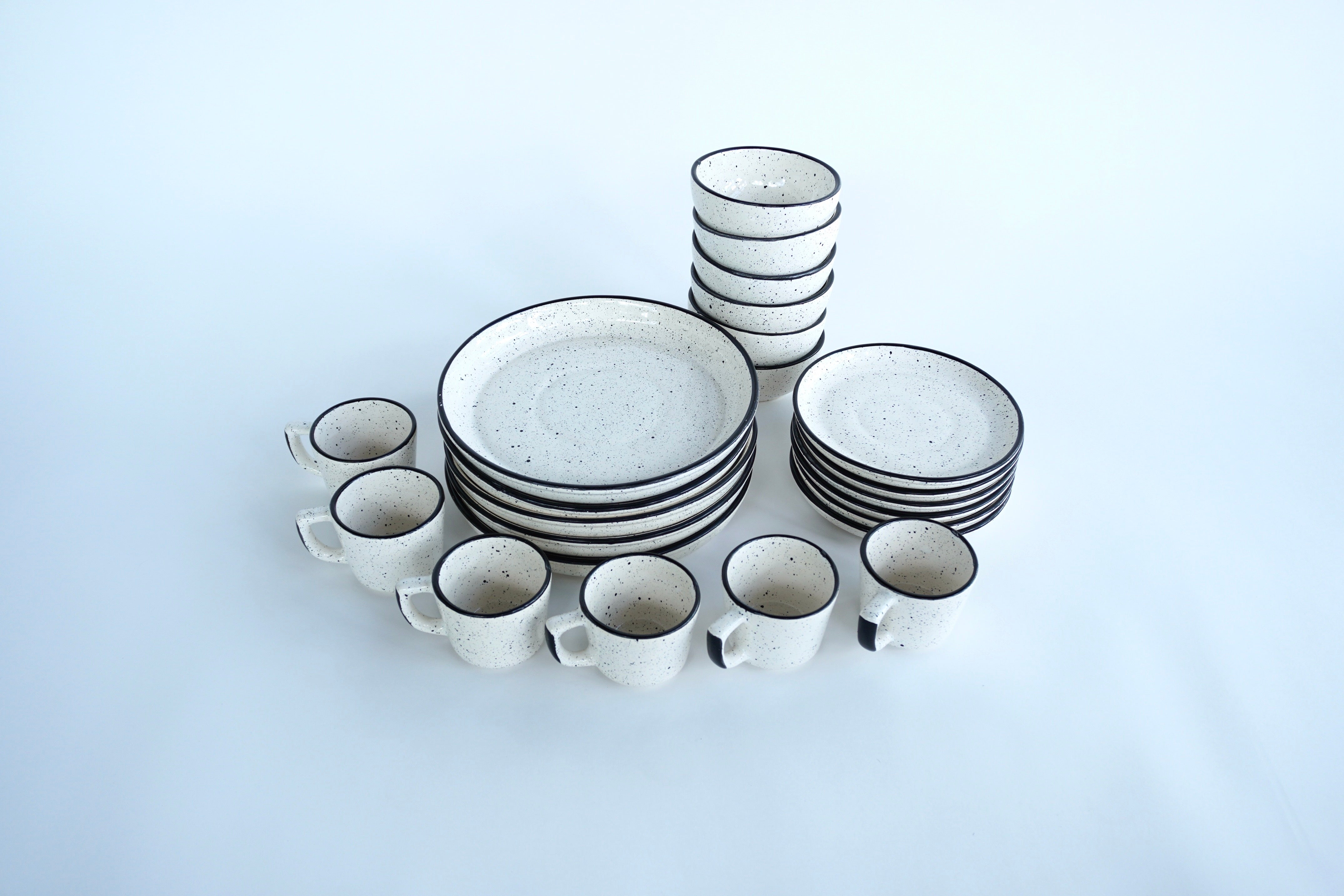 Brisa brillante | Set de vajilla línea clásica para 6 personas