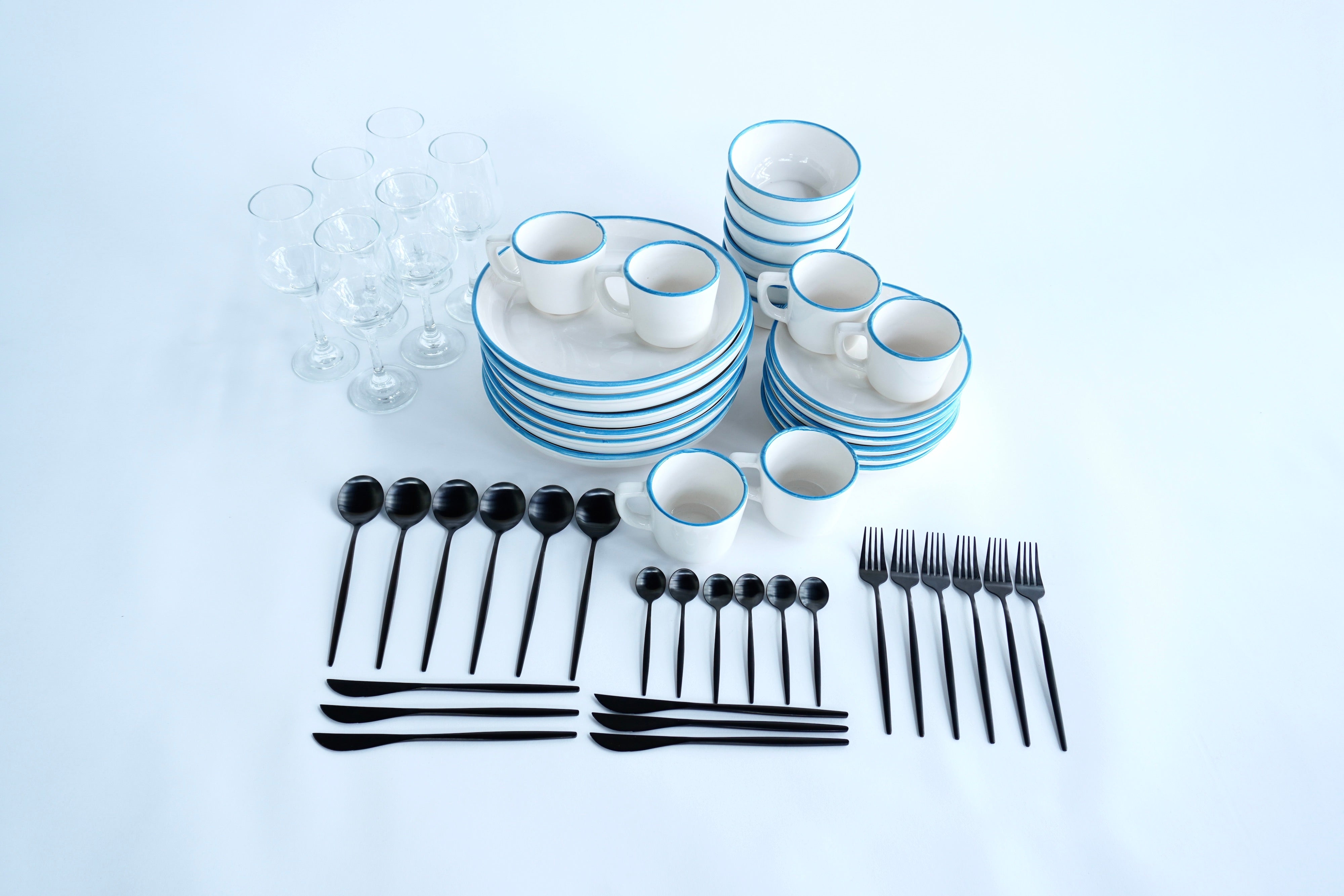 Full Set Vajilla Cielo Trapezoidal Con Pared Ft. Cubiertos Skinny Black Ft. Copas Clásicas 12 Oz Set para 6 Personas