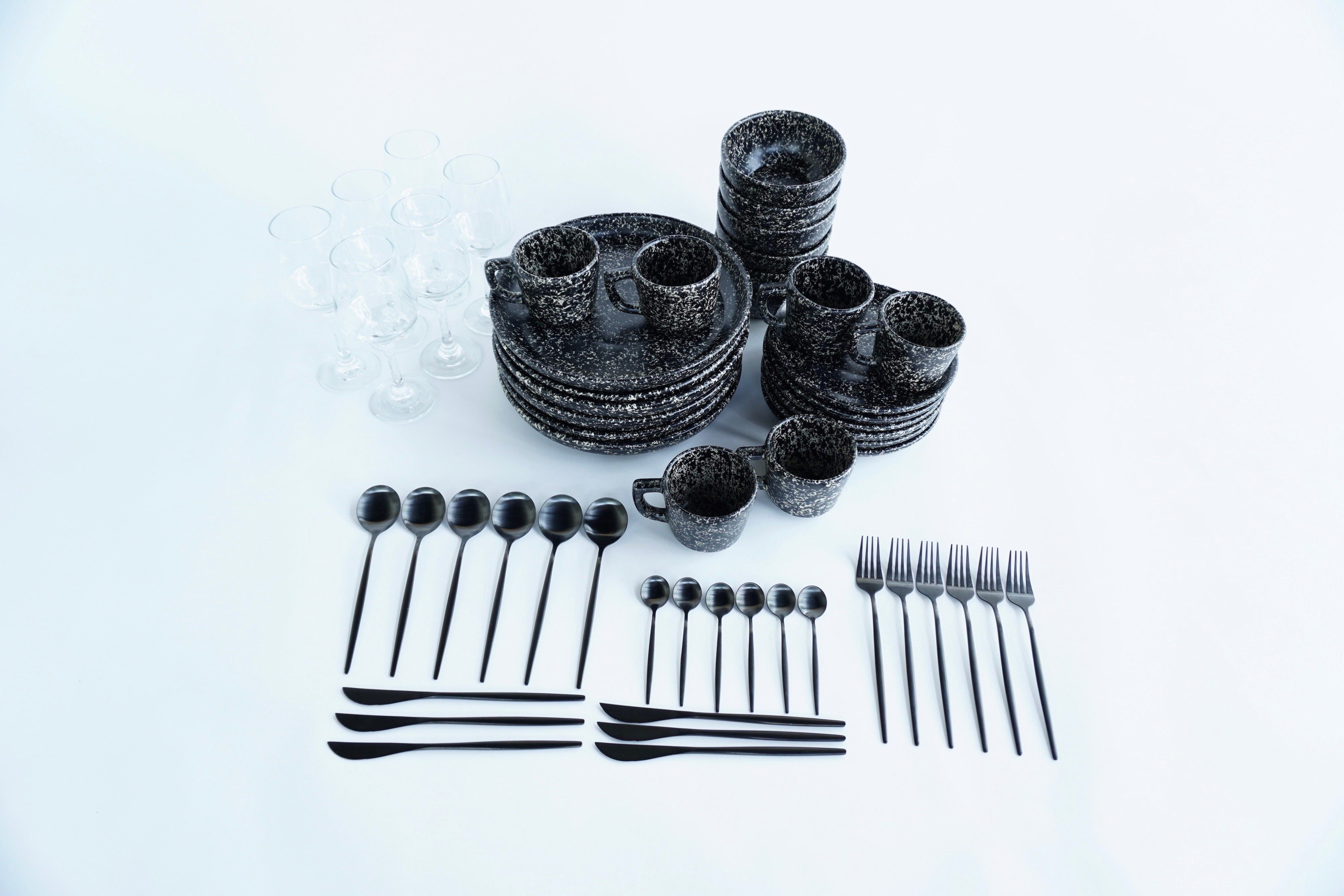 Full Set Vajilla Black Grey Trapezoidal Con Pared Ft. Cubiertos Skinny Black Ft. Copas Clásicas 12 Oz Set para 6 Personas