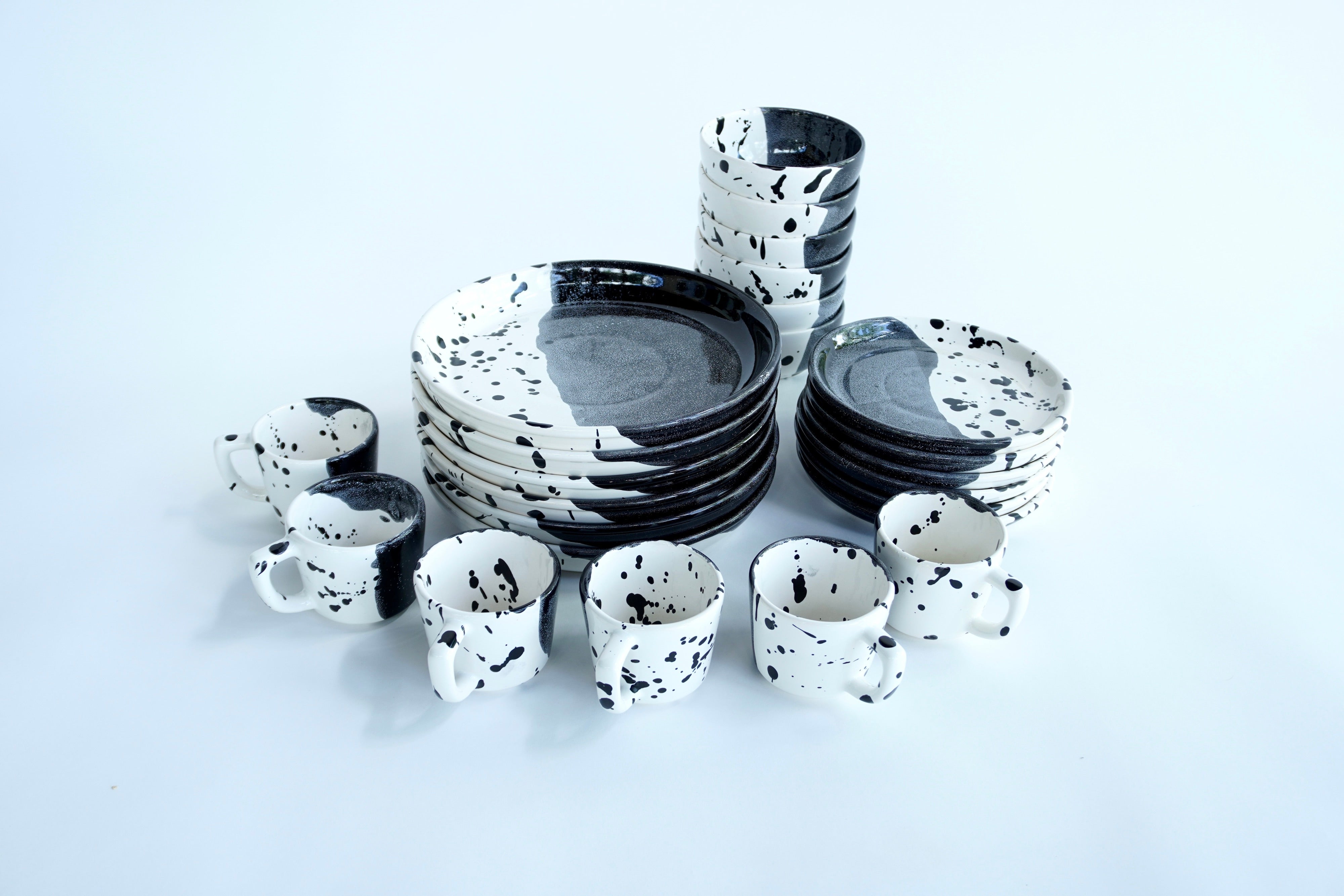 Tinta negra brillante | Set de vajilla línea clásica para 6 personas