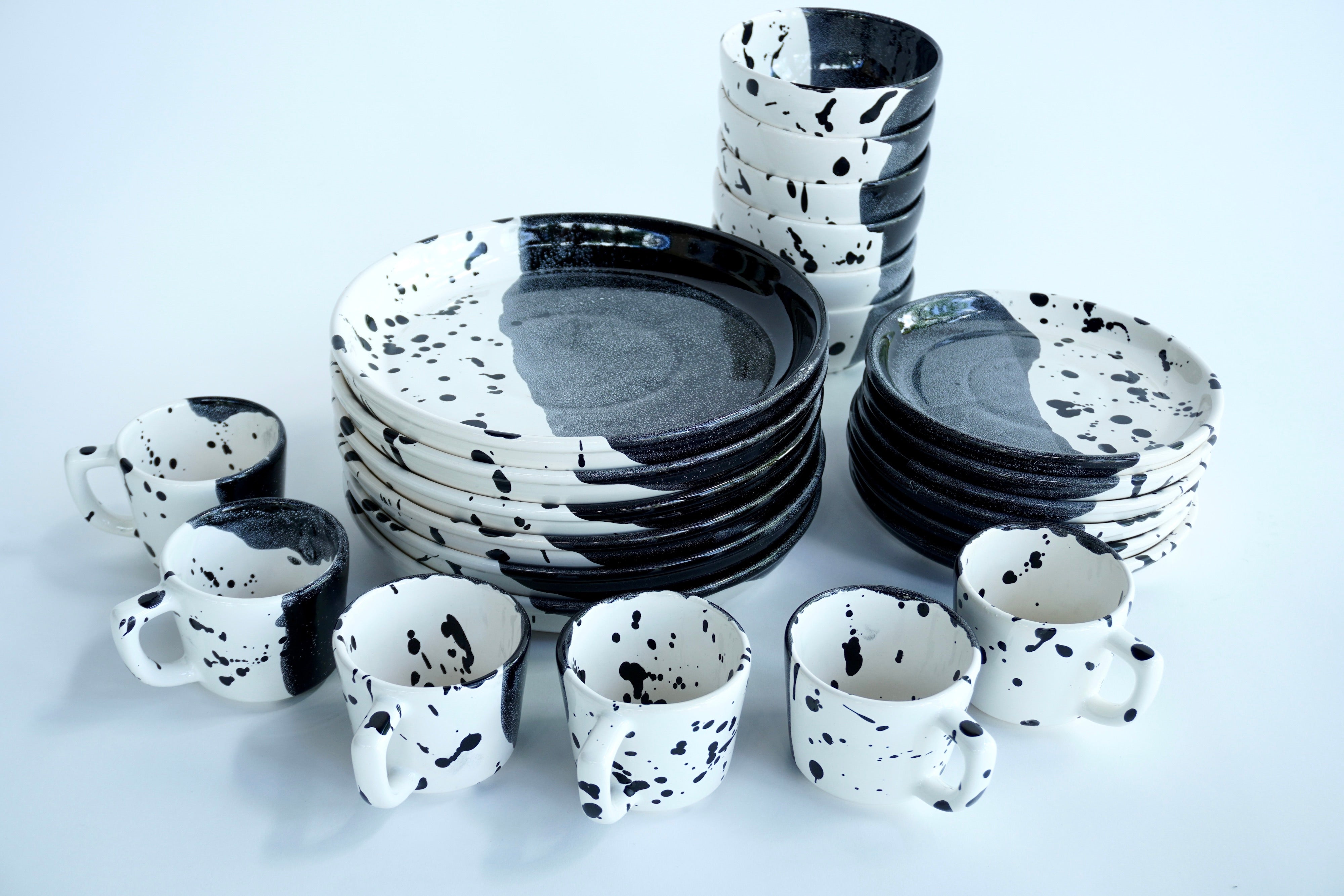 Tinta negra brillante | Set de vajilla línea clásica para 6 personas