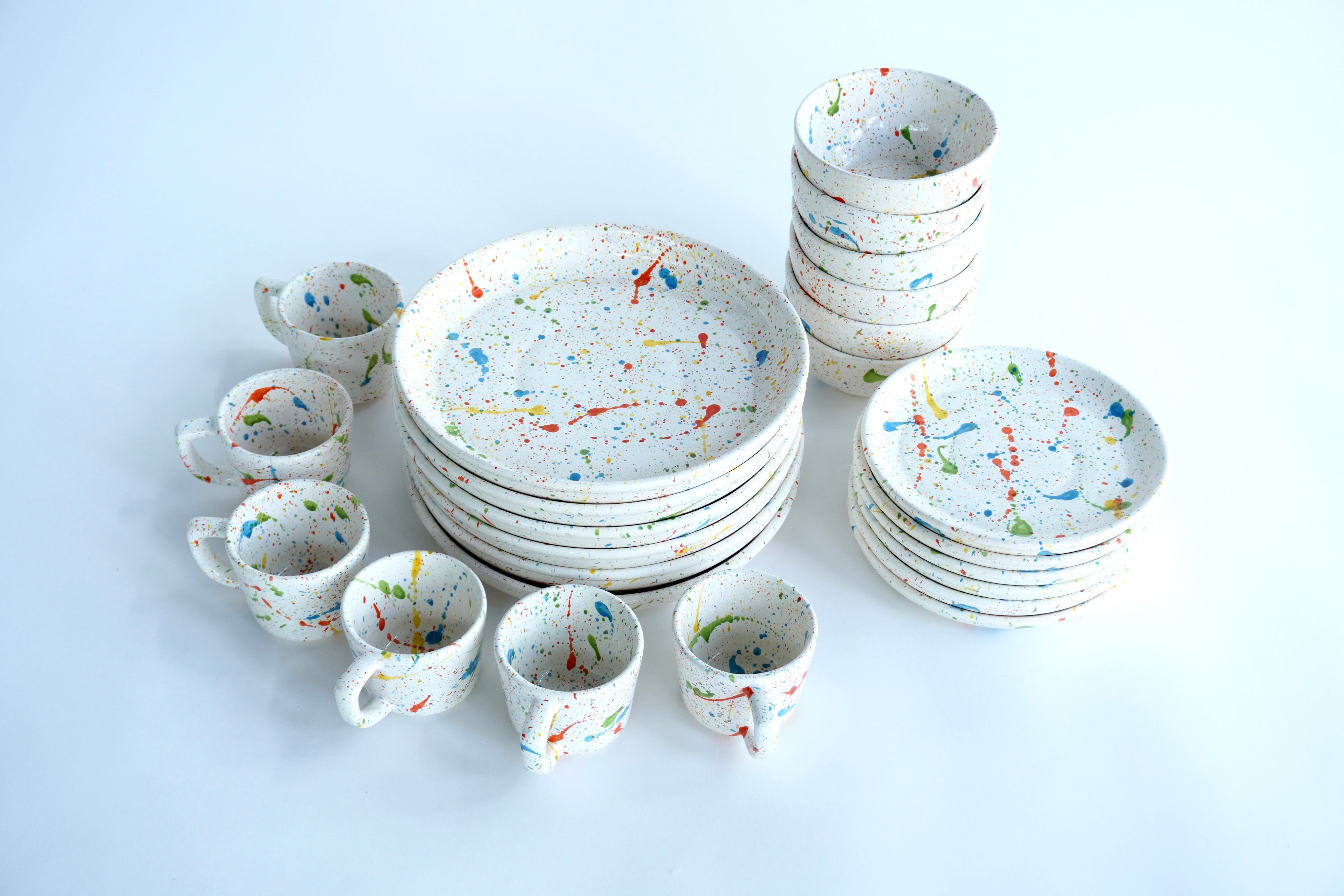 Acuarela brillante | Set de vajilla línea clásica para 6 personas