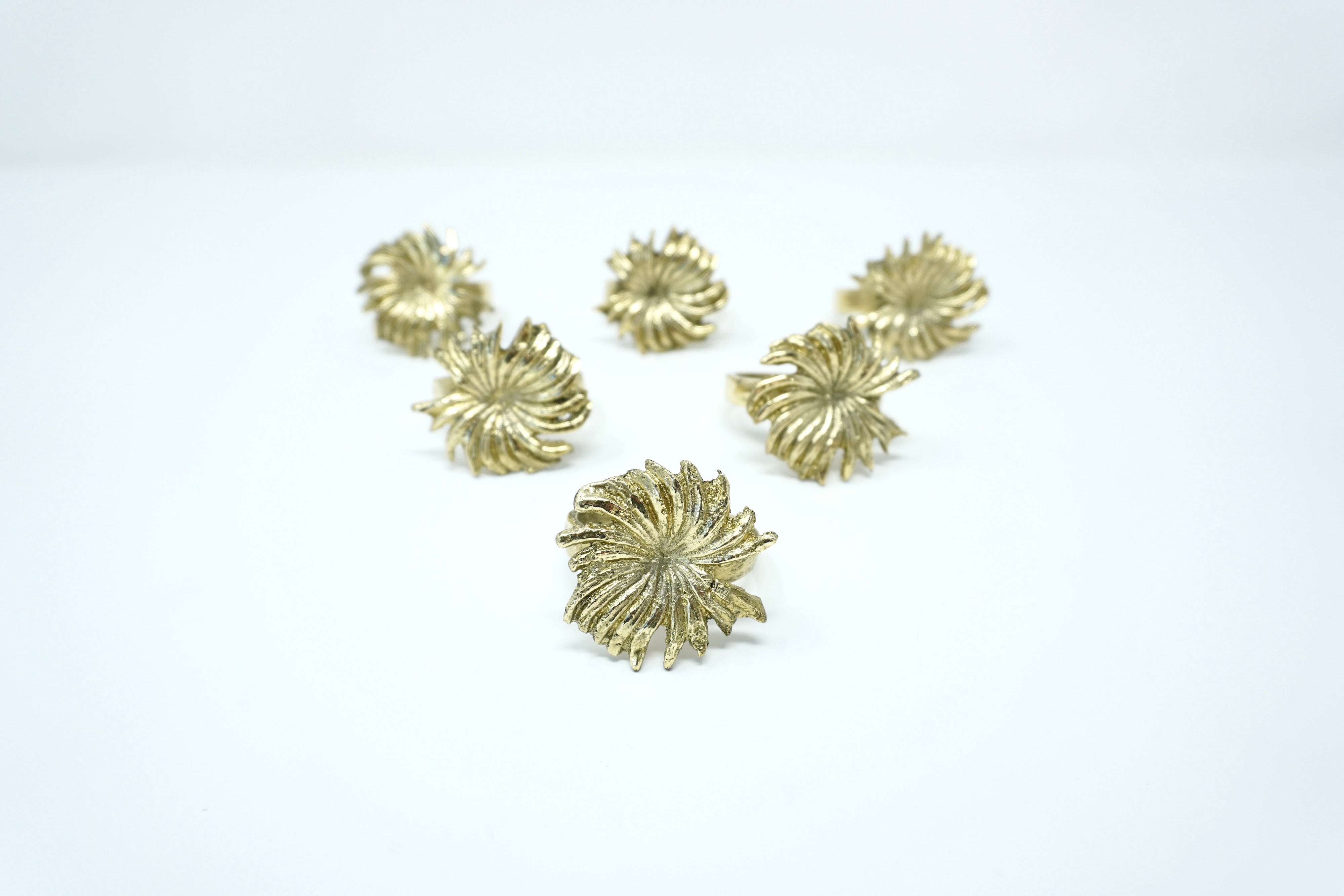 Servilleteros de Bronce Flor Dorada 6 Piezas