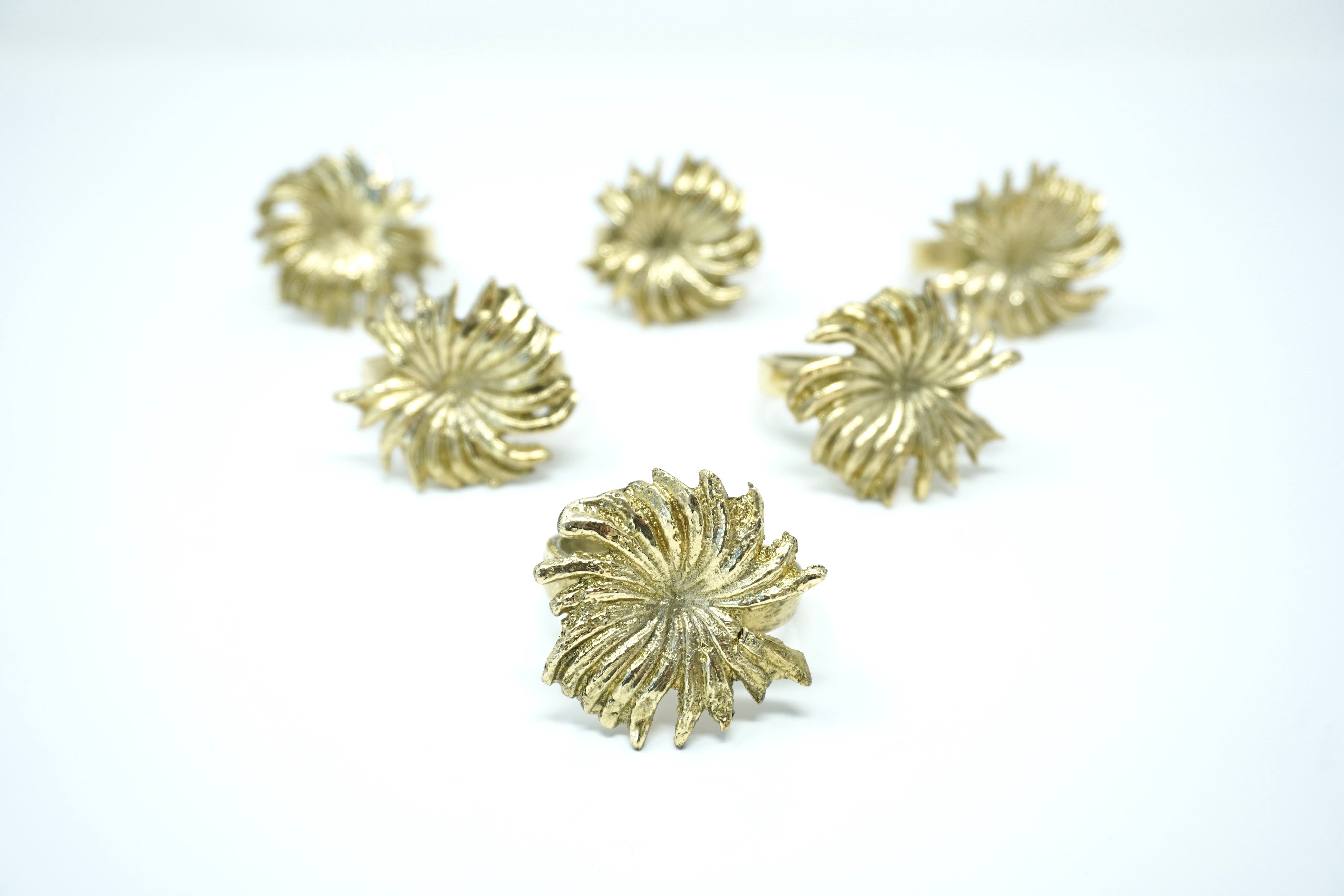 Servilleteros de Bronce Flor Dorada 6 Piezas