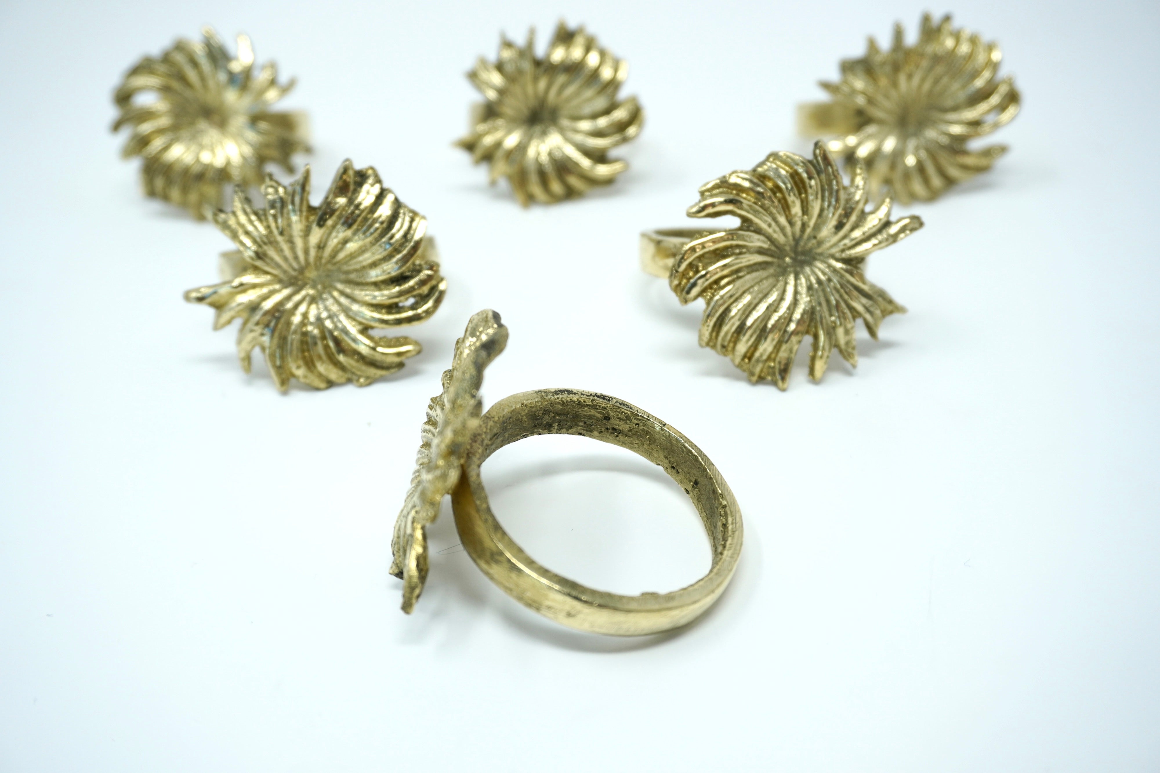 Servilleteros de Bronce Flor Dorada 6 Piezas