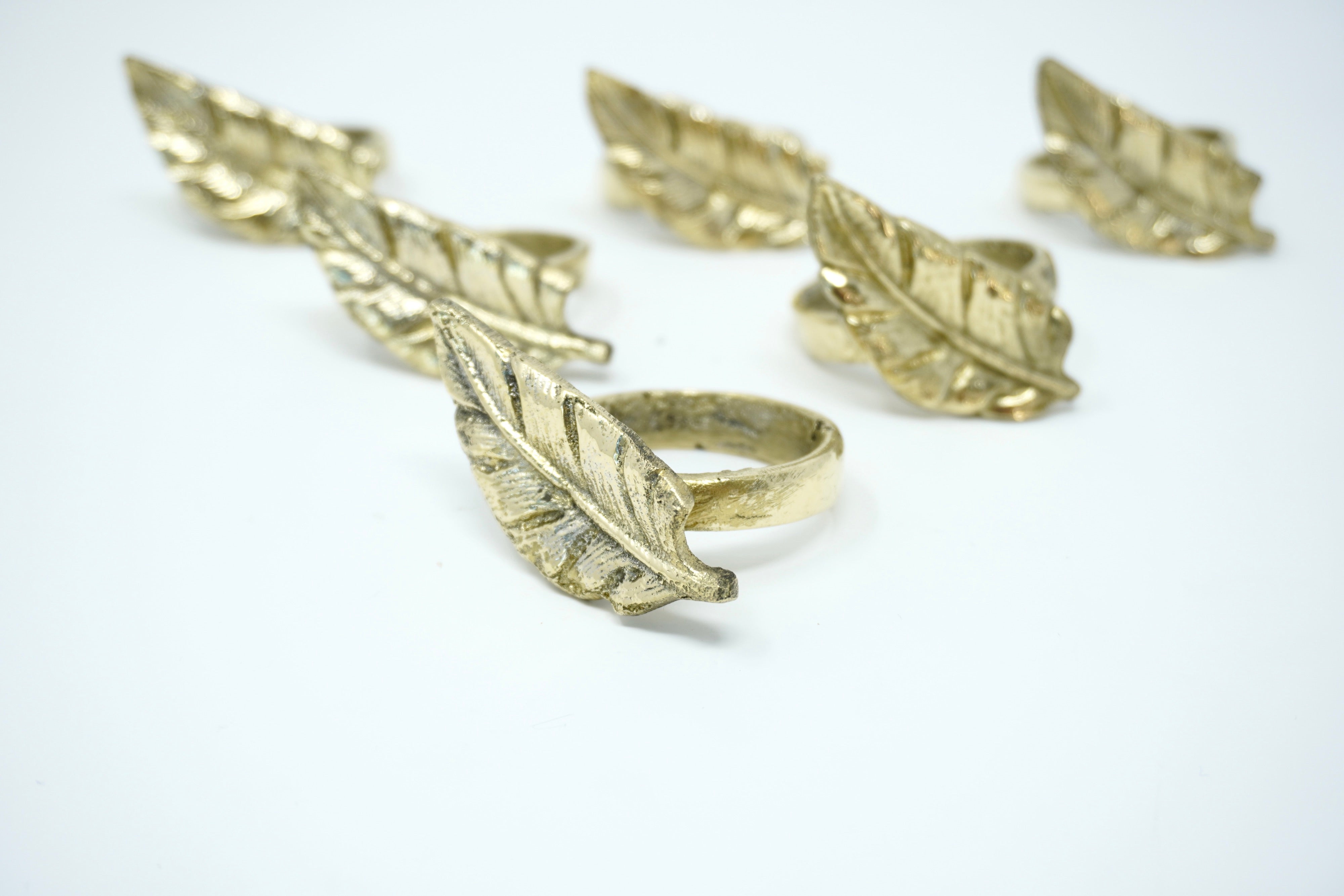Servilleteros de Bronce Pluma Dorada 6 Piezas