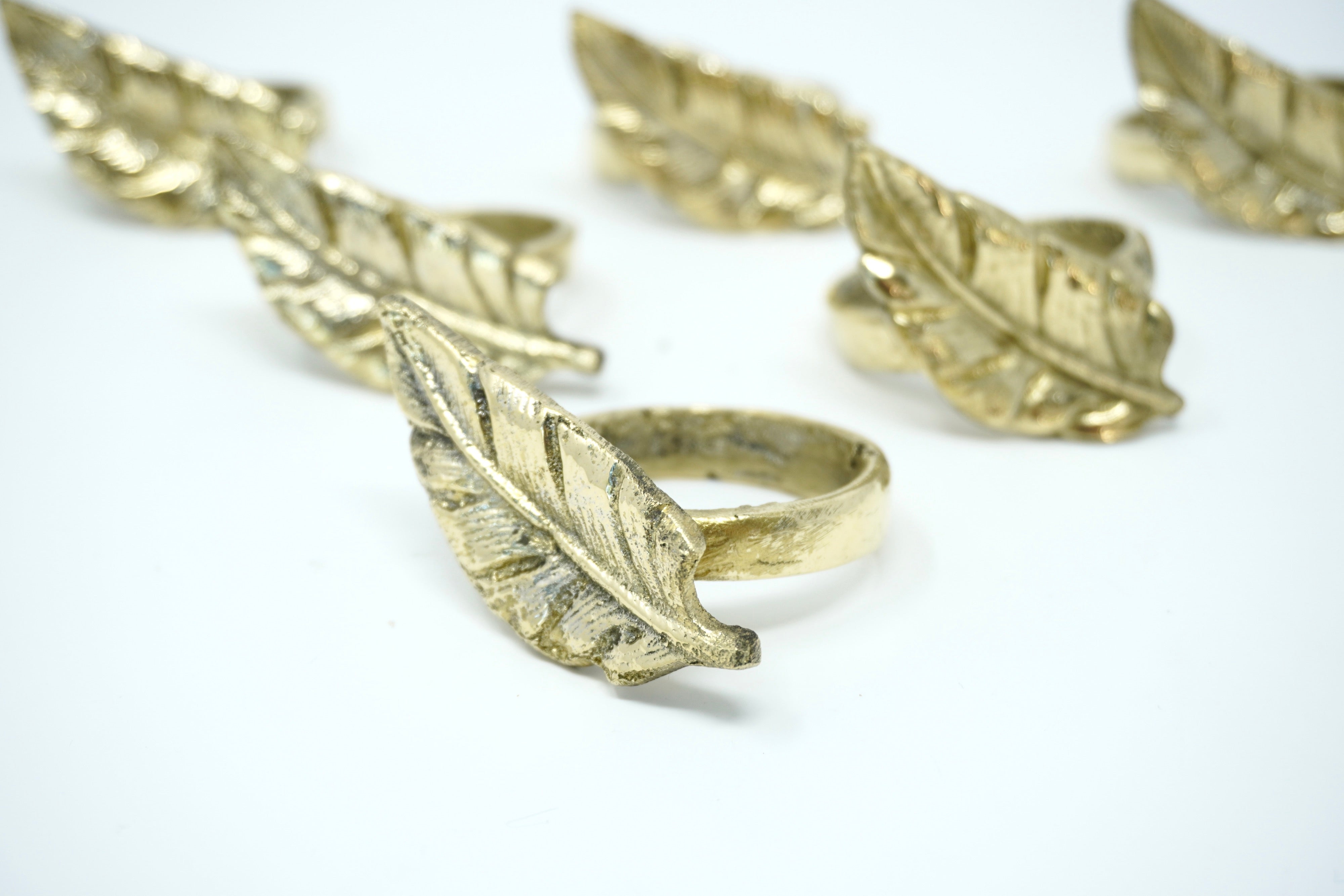 Servilleteros de Bronce Pluma Dorada 6 Piezas