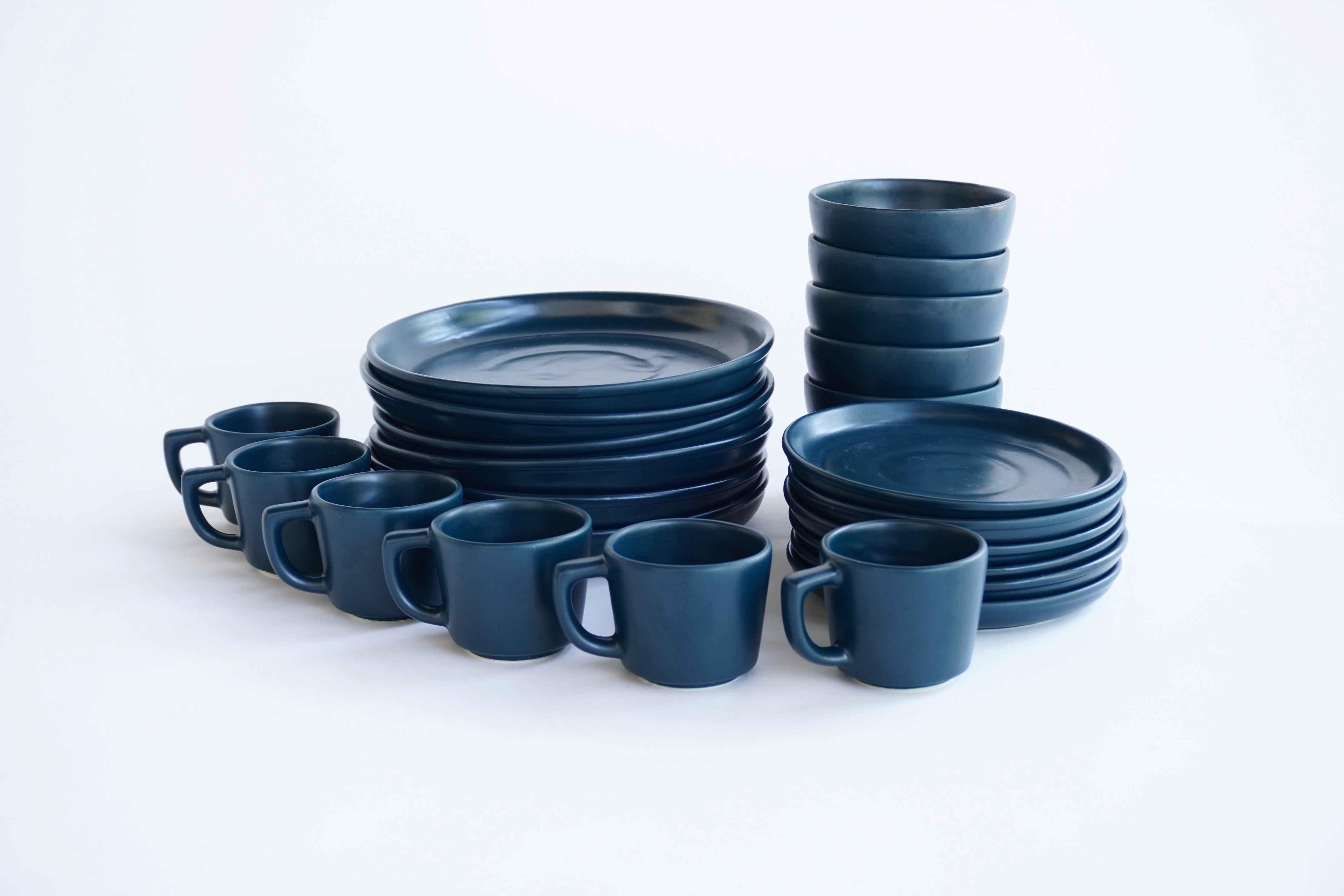 Oceano mate | Set de vajilla línea clásica para 6 personas