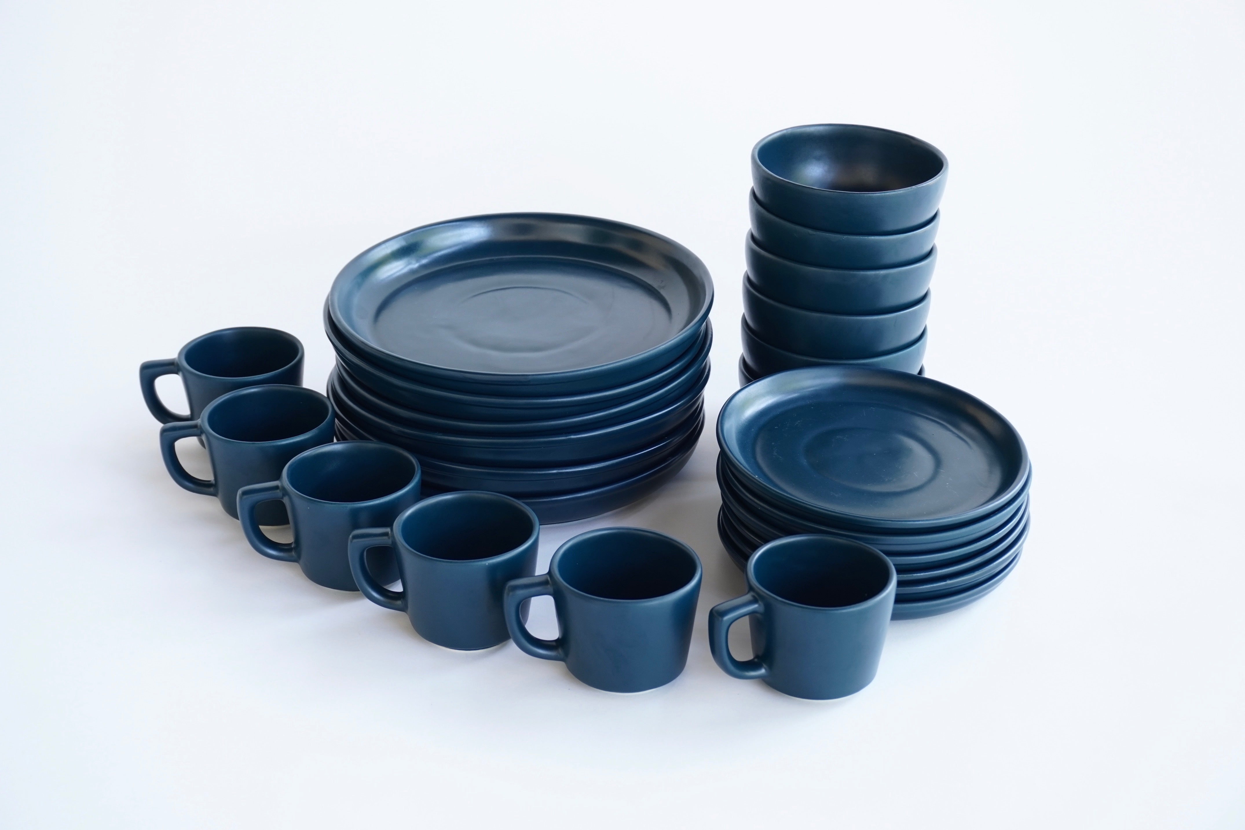 Oceano mate | Set de vajilla línea clásica para 6 personas