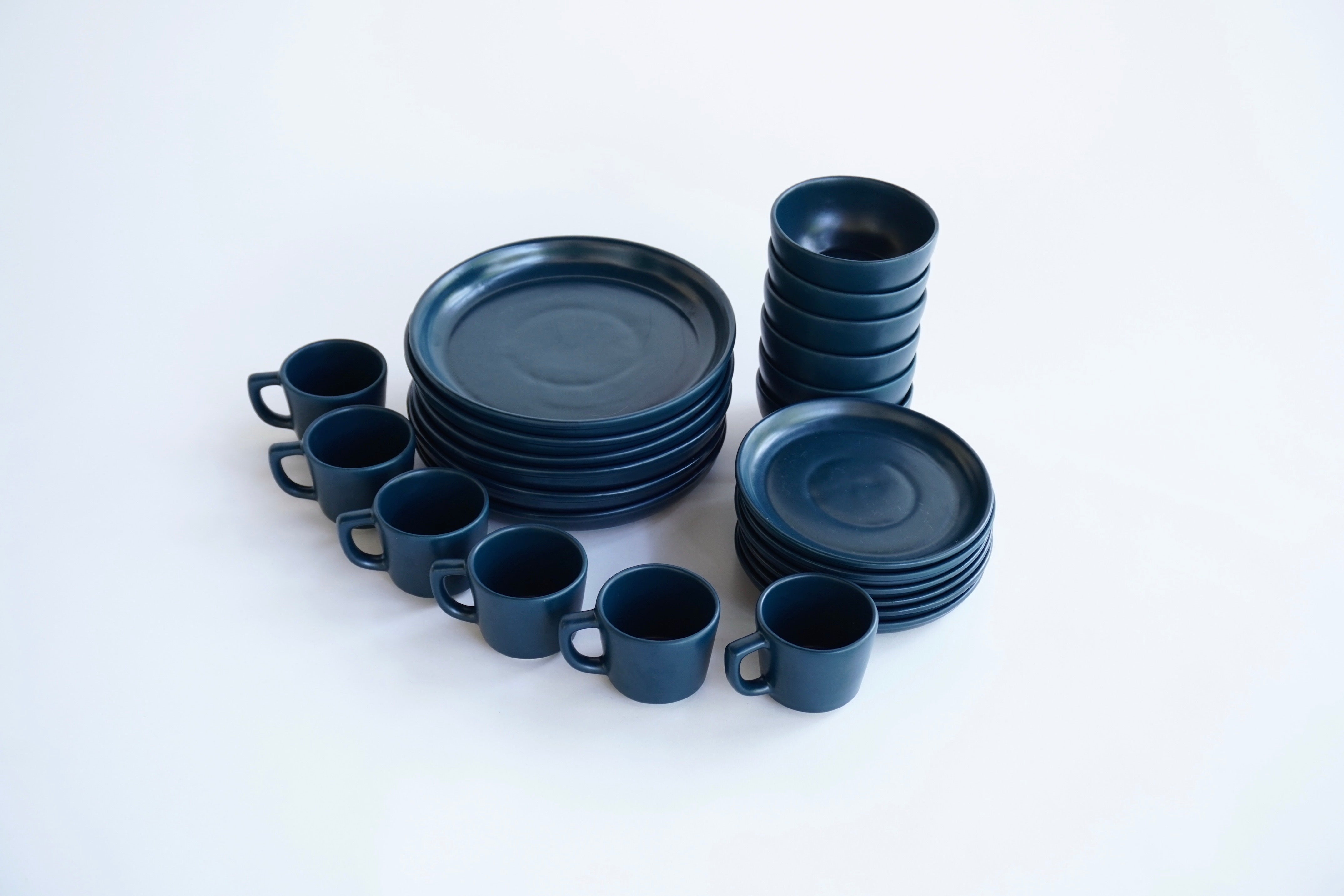 Oceano mate | Set de vajilla línea clásica para 6 personas