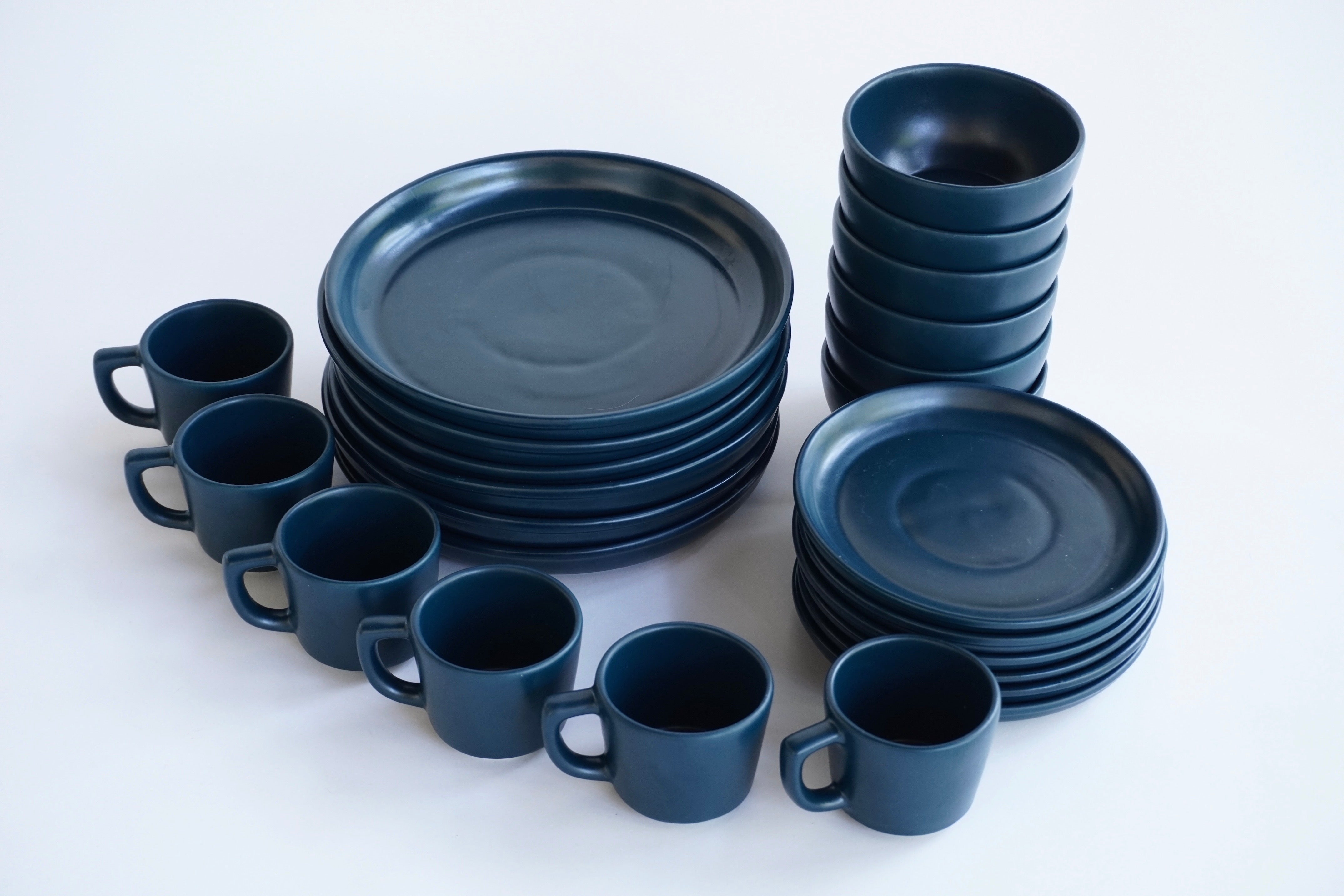 Oceano mate | Set de vajilla línea clásica para 6 personas