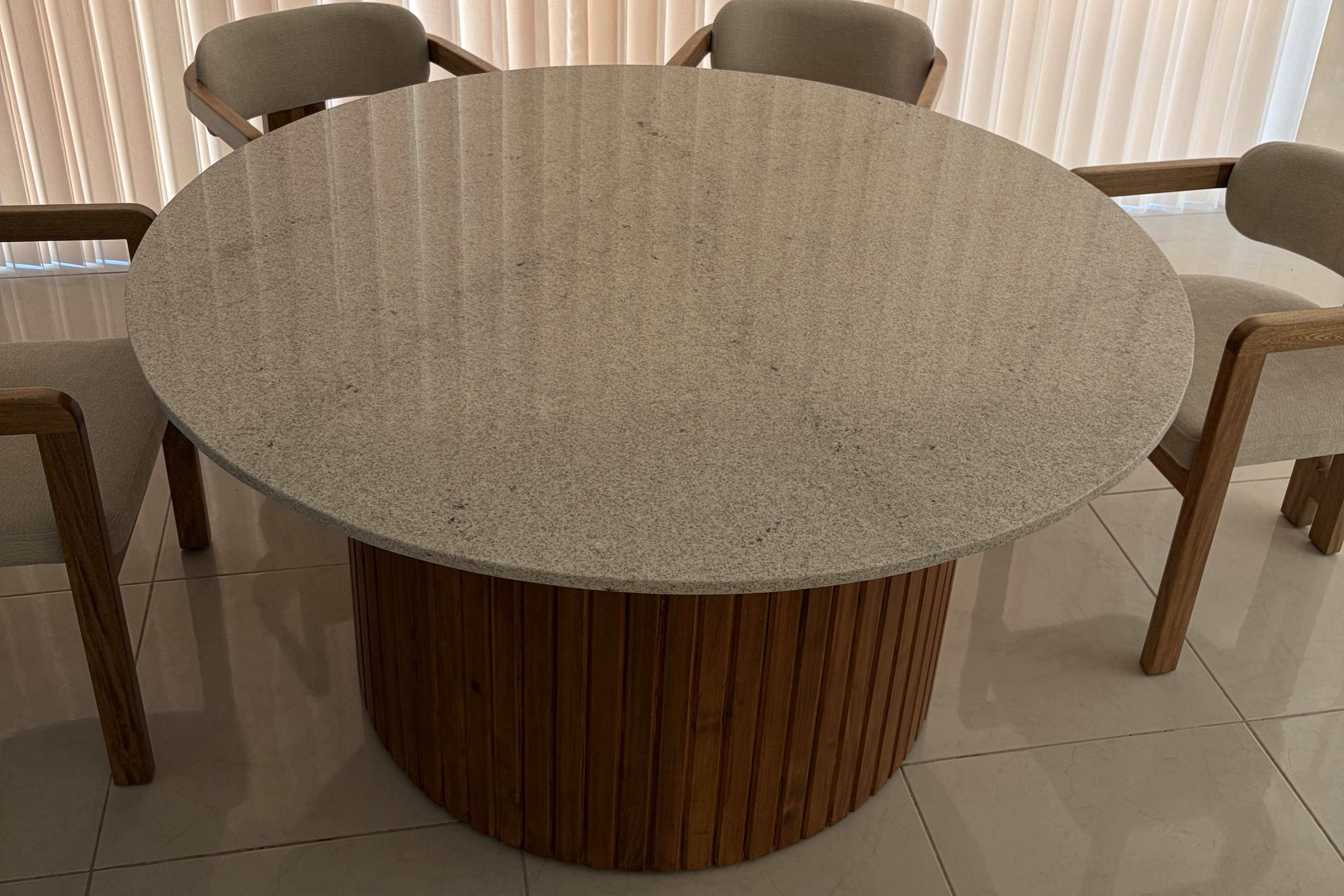 Comedor Circular 1.50 M de Diámetro | Granito Blanco Itaunas Pulido y Brillado (Sólo Disponible en Mérida, Yucatán📍)