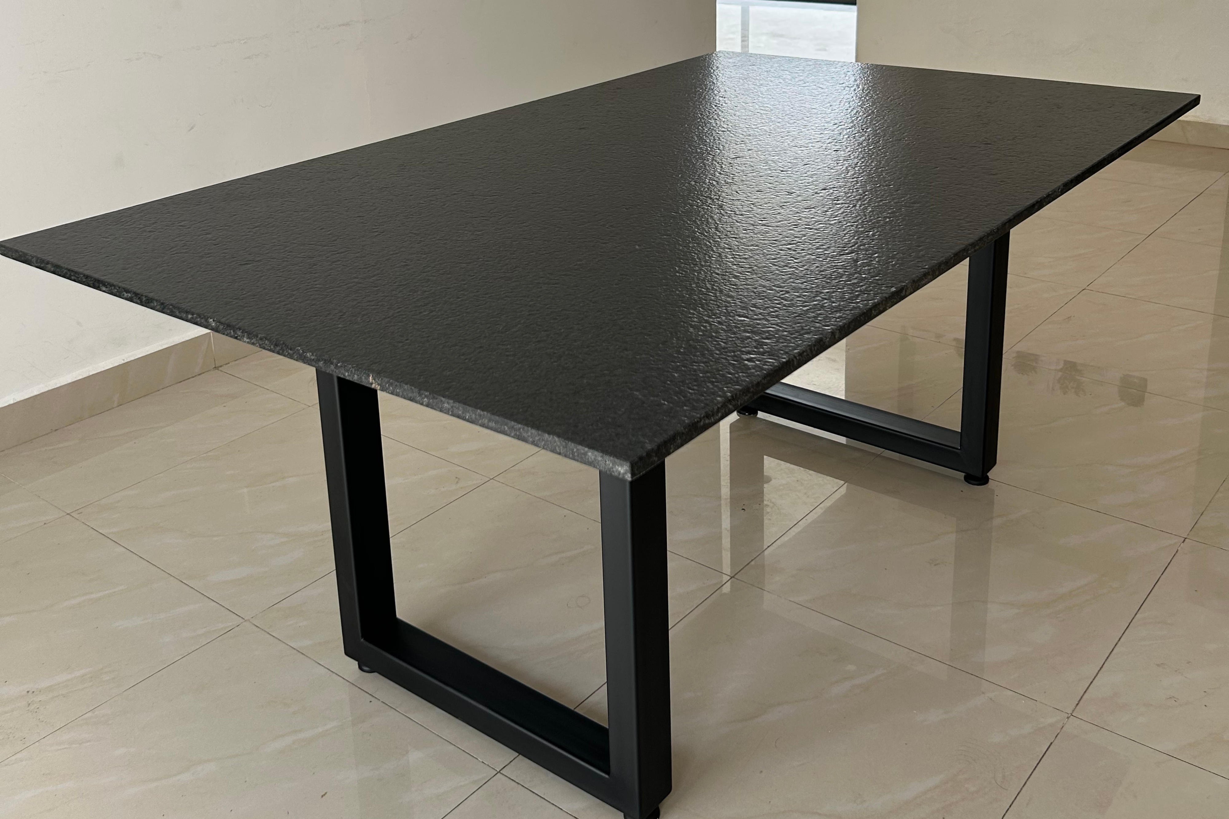 Comedor Rectangular 1.80 M x 1.10 M Con Base Modelo U Invertida | Granito Negro San Gabriel Leather (Sólo Disponible en Mérida, Yucatán📍)