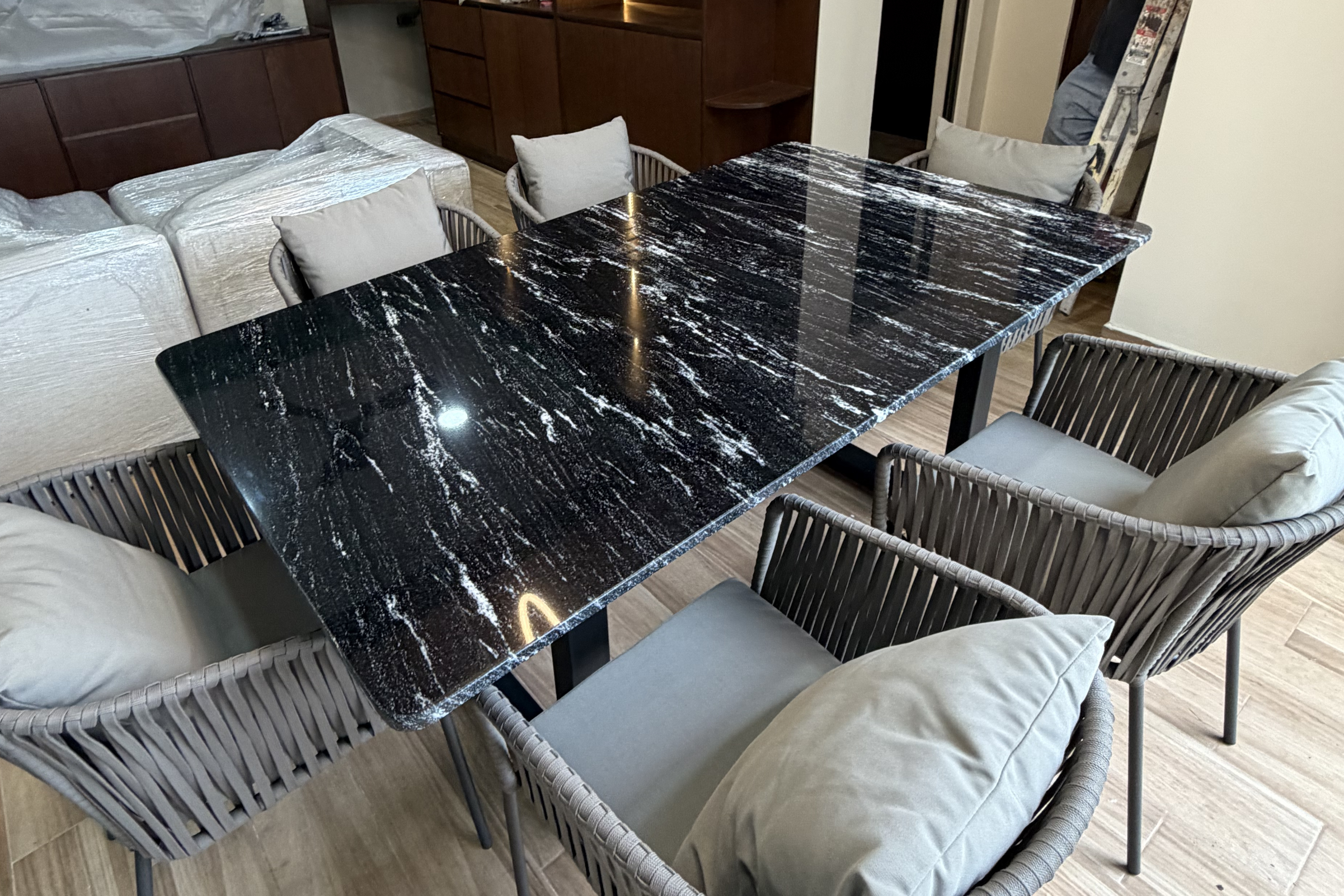 Comedor Rectangular 1.80 M x 1.10 M Con Base Modelo U Invertida | Granito Vía Láctea Pulido y Brillado (Sólo Disponible en Mérida, Yucatán📍)