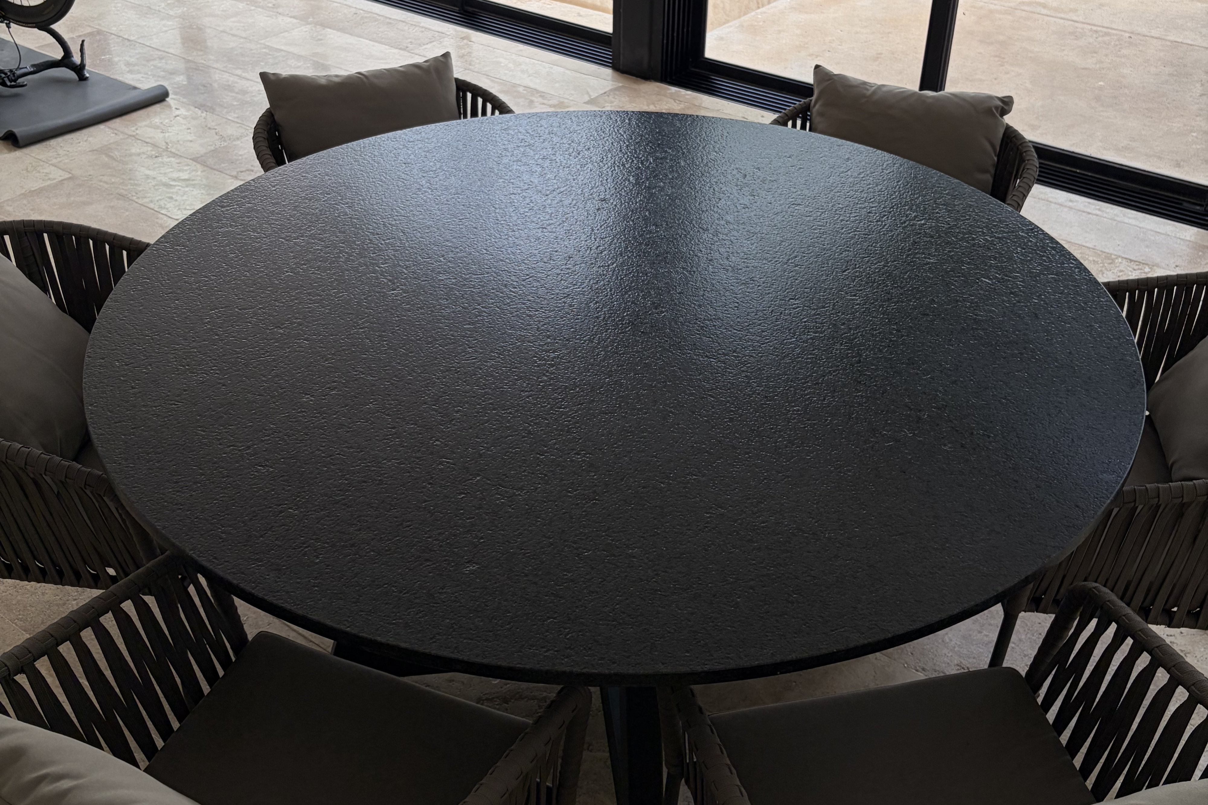 Comedor Circular 1.50 M de Diámetro | Granito Negro San Gabriel Leather (Sólo Disponible en Mérida, Yucatán📍)