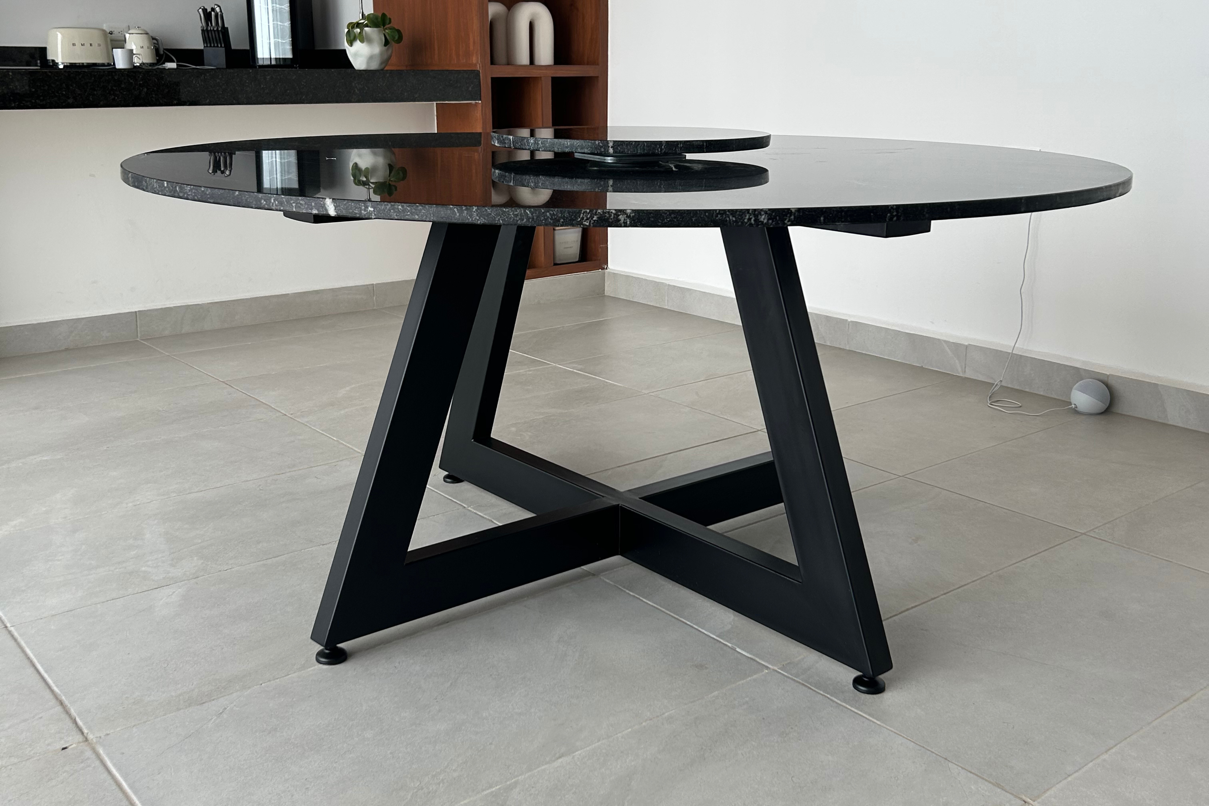 Comedor Circular 1.50 M de Diámetro Con Lazy Susan de 50 CM de Diámetro | Granito Vía Láctea Pulido y Brillado (Sólo Disponible en Mérida, Yucatán📍)