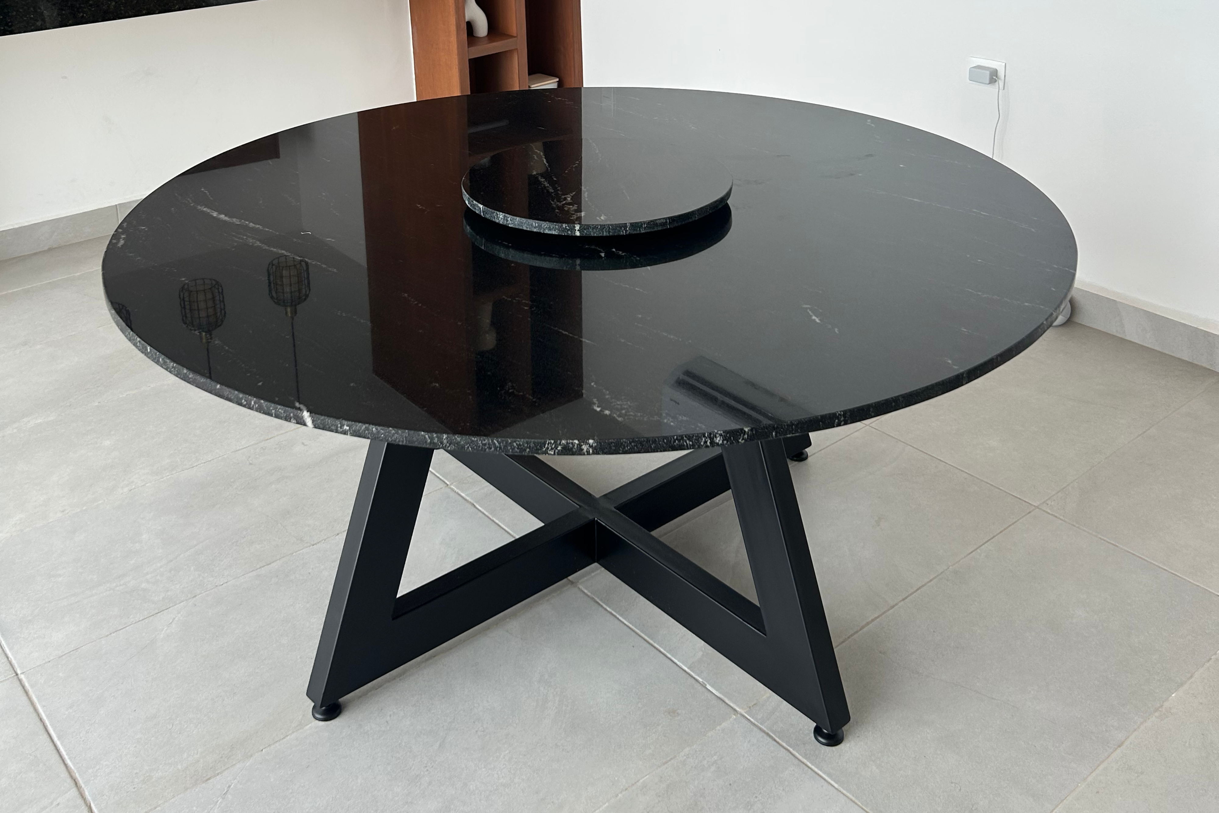 Comedor Circular 1.50 M de Diámetro Con Lazy Susan de 50 CM de Diámetro | Granito Vía Láctea Pulido y Brillado (Sólo Disponible en Mérida, Yucatán📍)