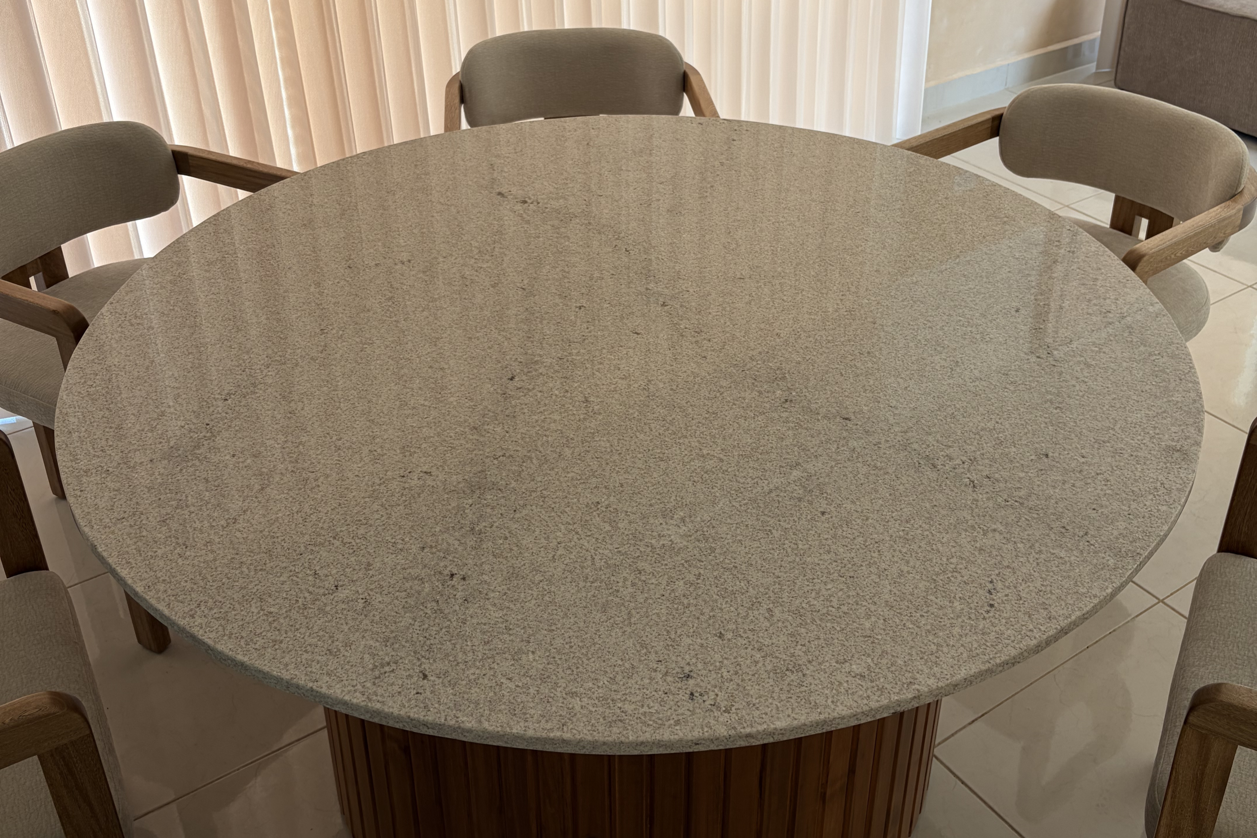 Comedor Circular 1.50 M de Diámetro | Granito Blanco Itaunas Pulido y Brillado (Sólo Disponible en Mérida, Yucatán📍)