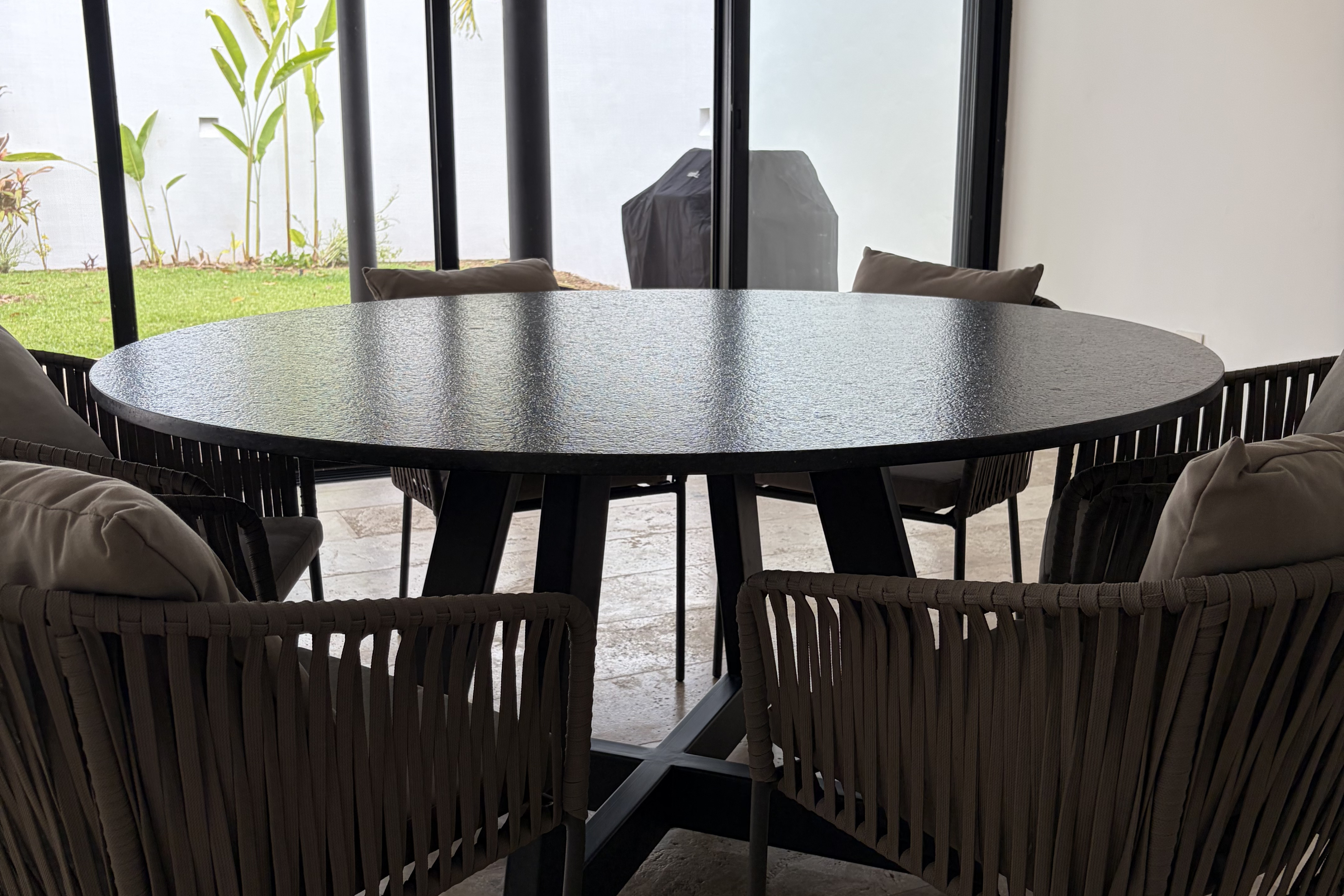 Comedor Circular 1.50 M de Diámetro | Granito Negro San Gabriel Leather (Sólo Disponible en Mérida, Yucatán📍)