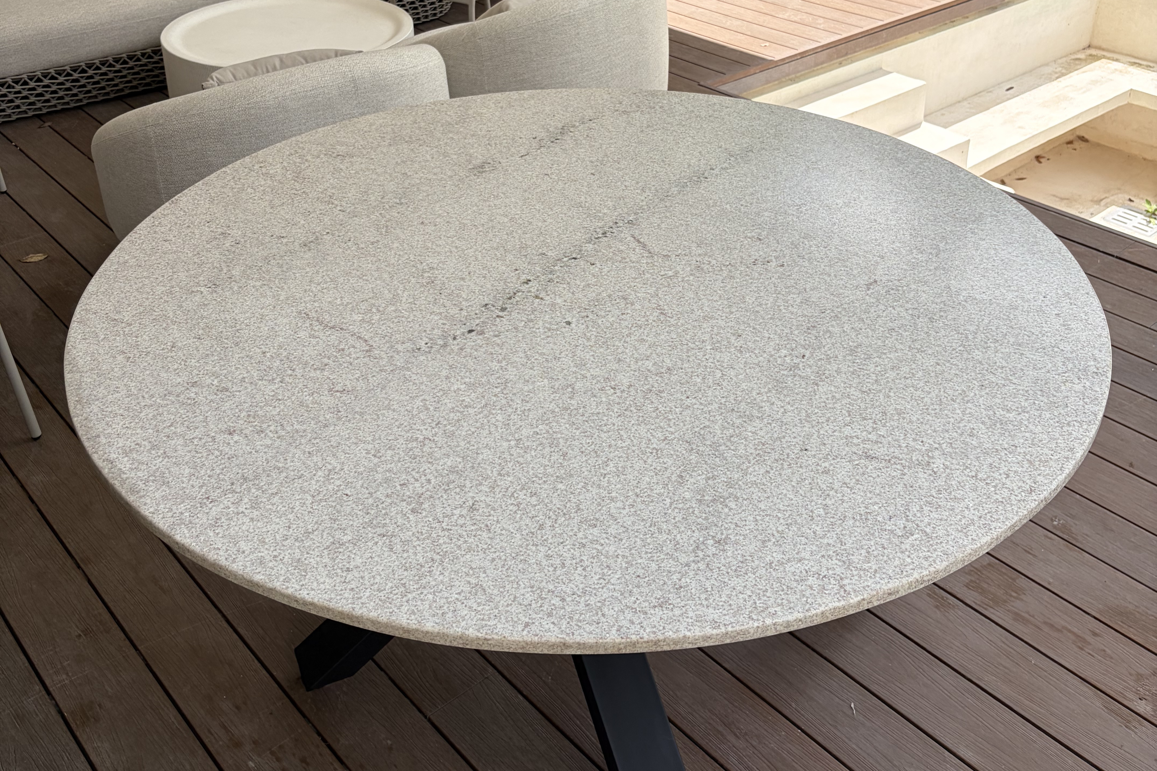 Comedor Circular 1.50 M de Diámetro | Granito Blanco Itaunas Leather (Sólo Disponible en Mérida, Yucatán📍)