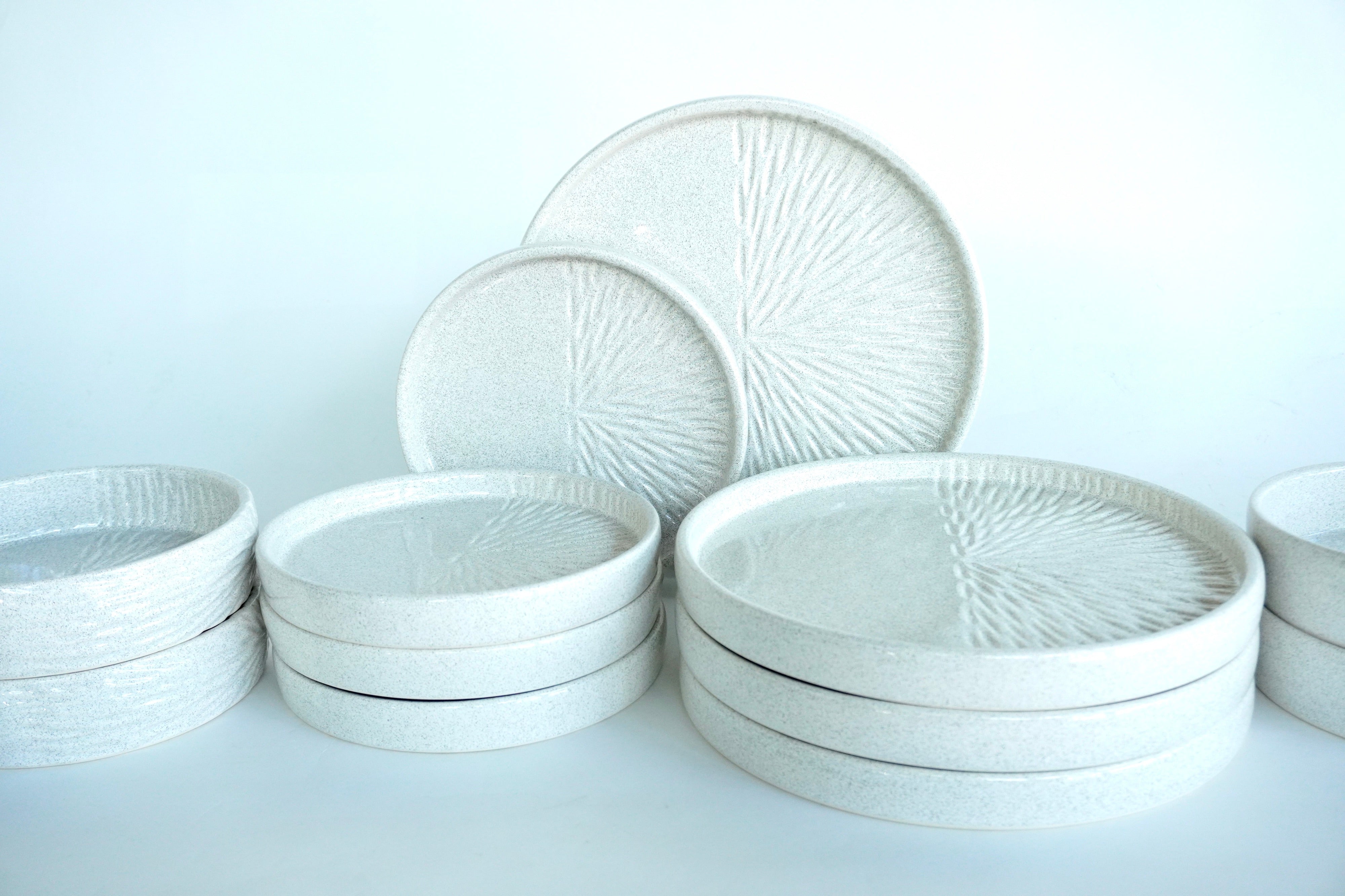 Labrada brillante | Set de vajilla básica línea clásica para 4 personas