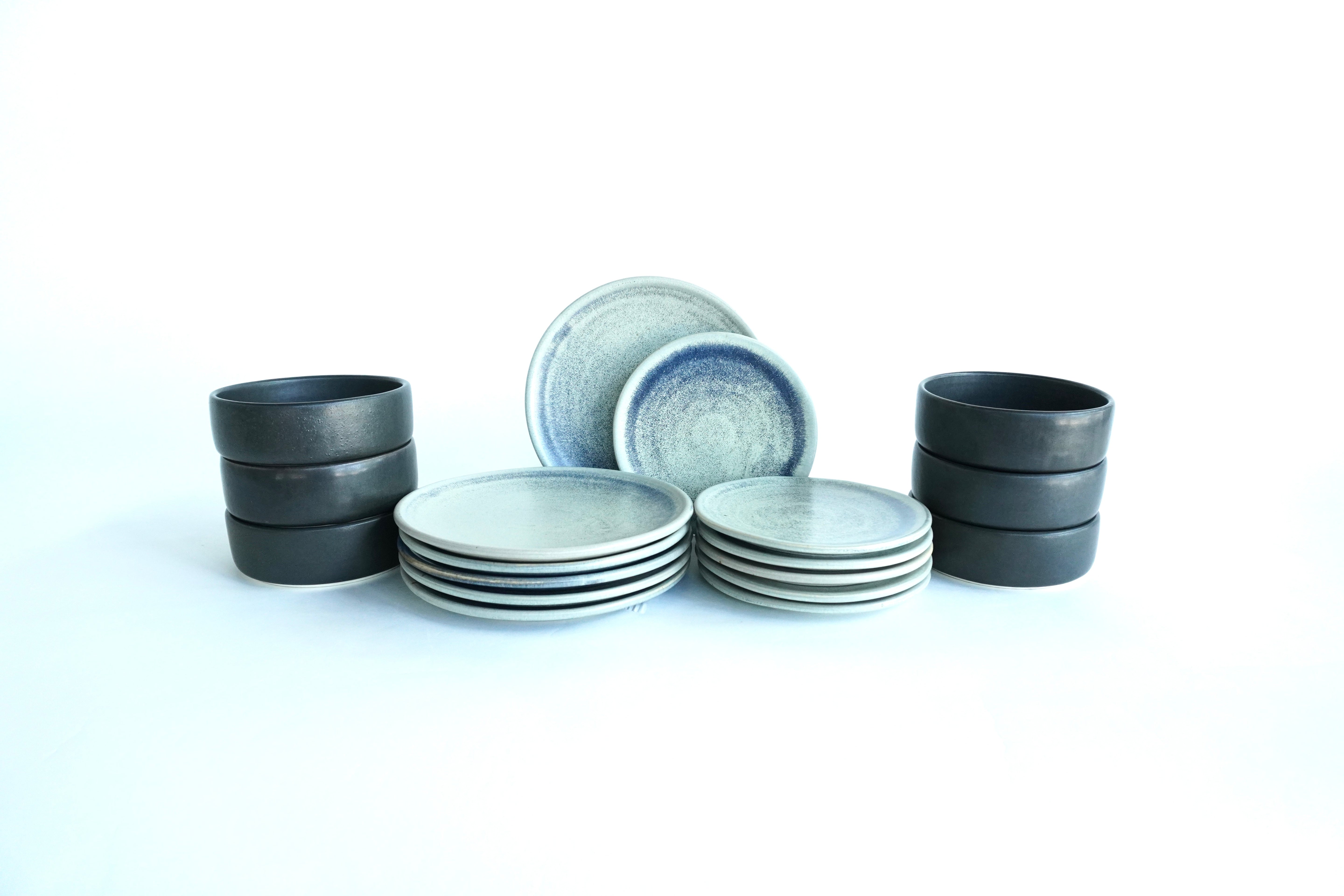 Mixta Gris mate & Piedra negra | Set de vajilla básica línea rústica para 6 personas (con platos trinche & postre planos)