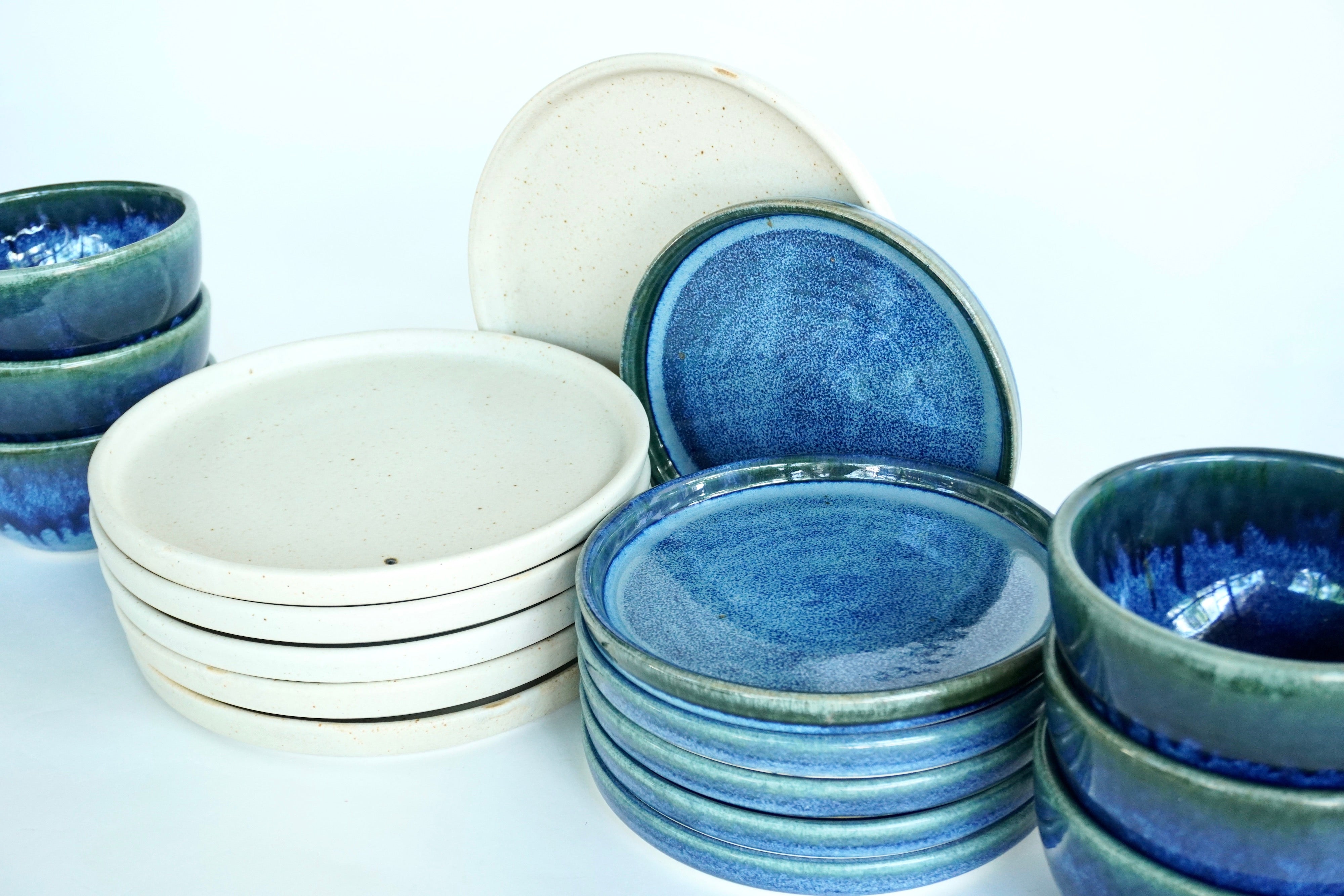 Mixta Arena blanca & Indigo | Set de vajilla básica línea rústica para 6 personas (con consomeros)