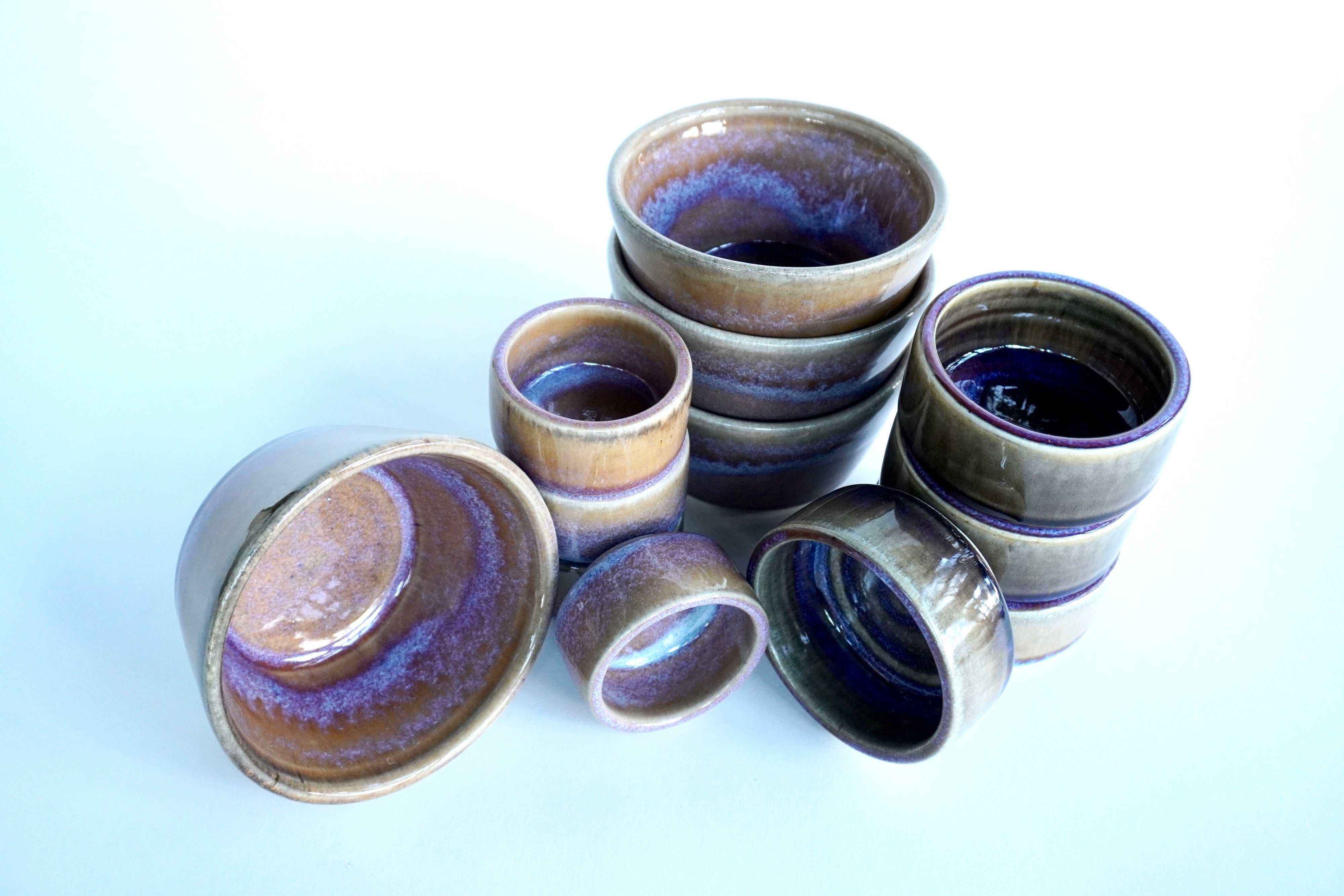 Iris | Set de 4 ramekins de 2 oz, 4 ramekins xl de 4 oz y 4 salseros de 10 oz línea rústica