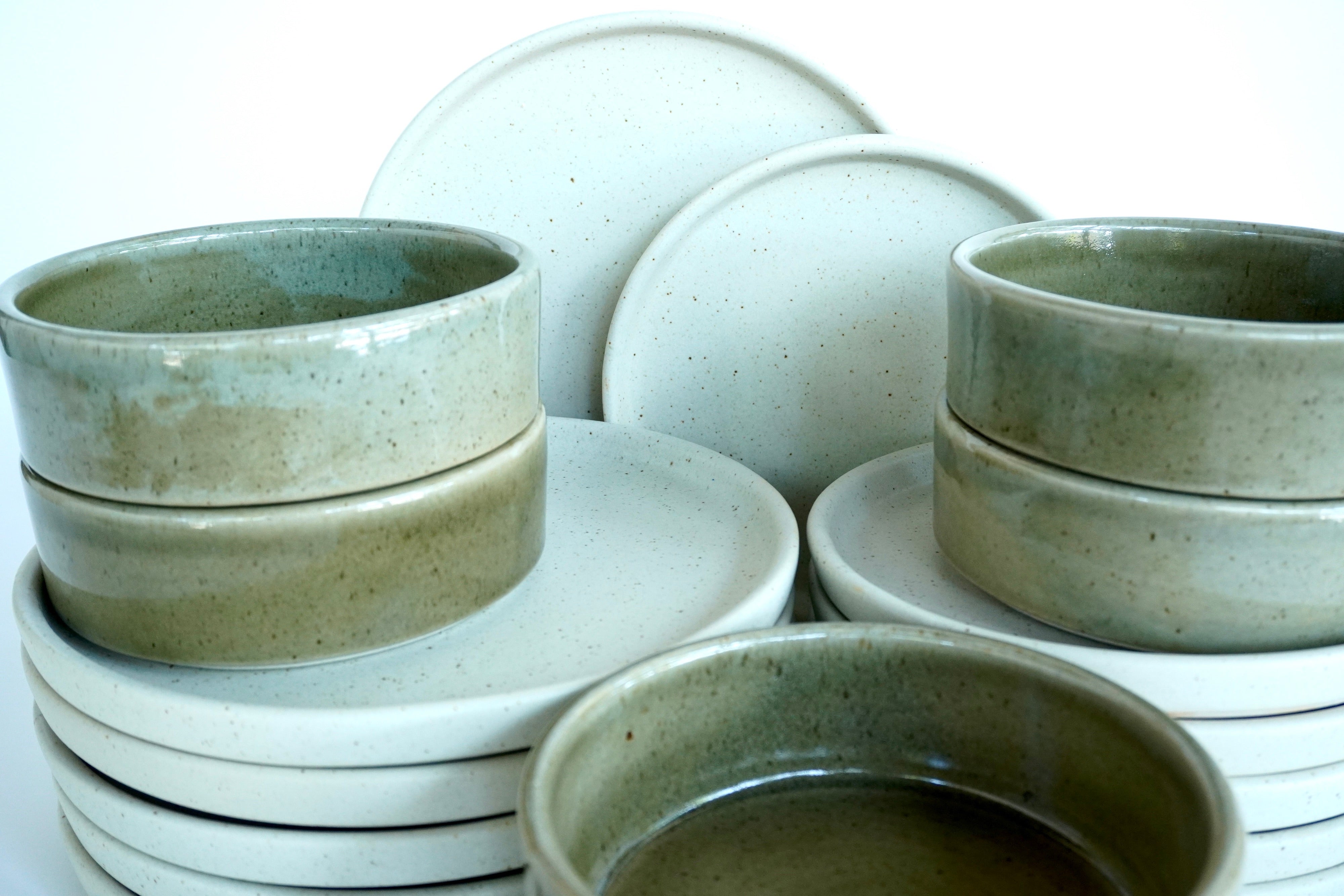 Arena blanca & Caoba liso | Set de vajilla básica línea rústica para 6 personas