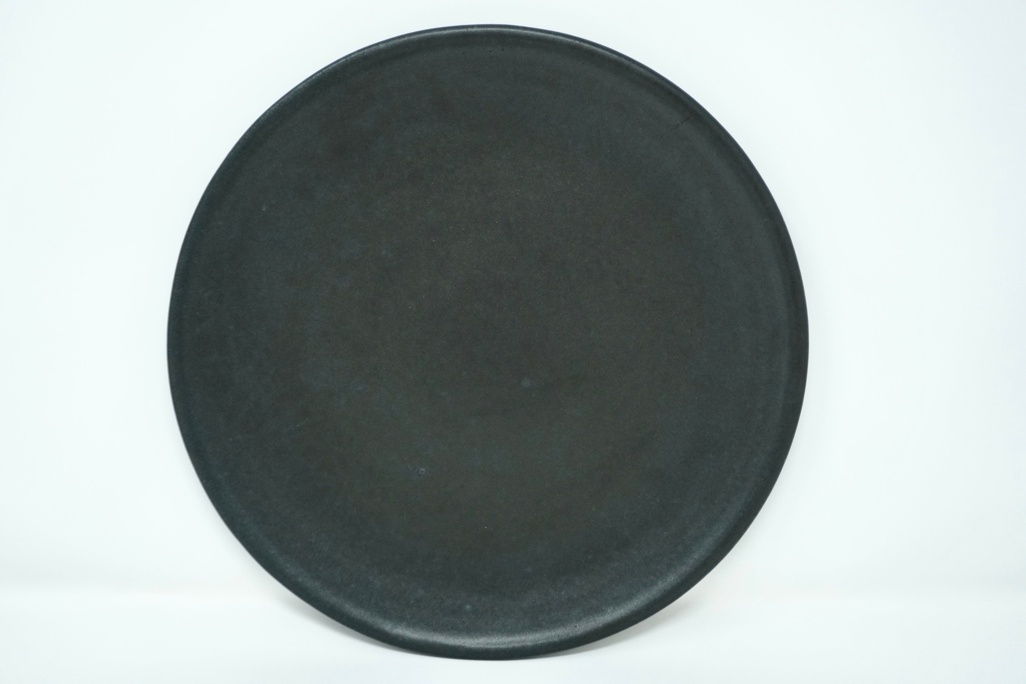 Piedra negra | Plato trinche plano Ø 26 cm línea rústica