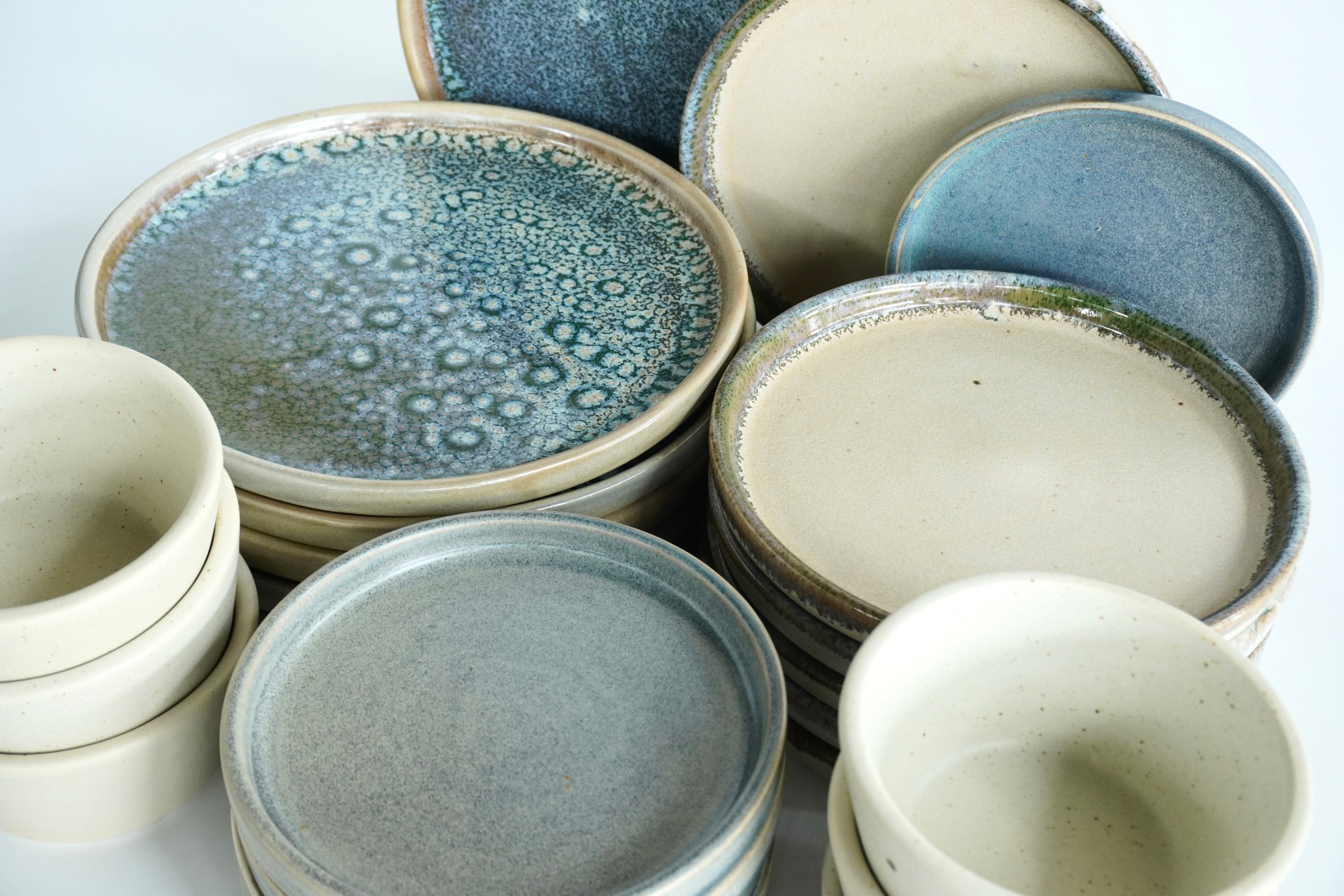 Arrecife, Arena blanca & Gris mate | Set de vajilla línea rústica para 6 personas