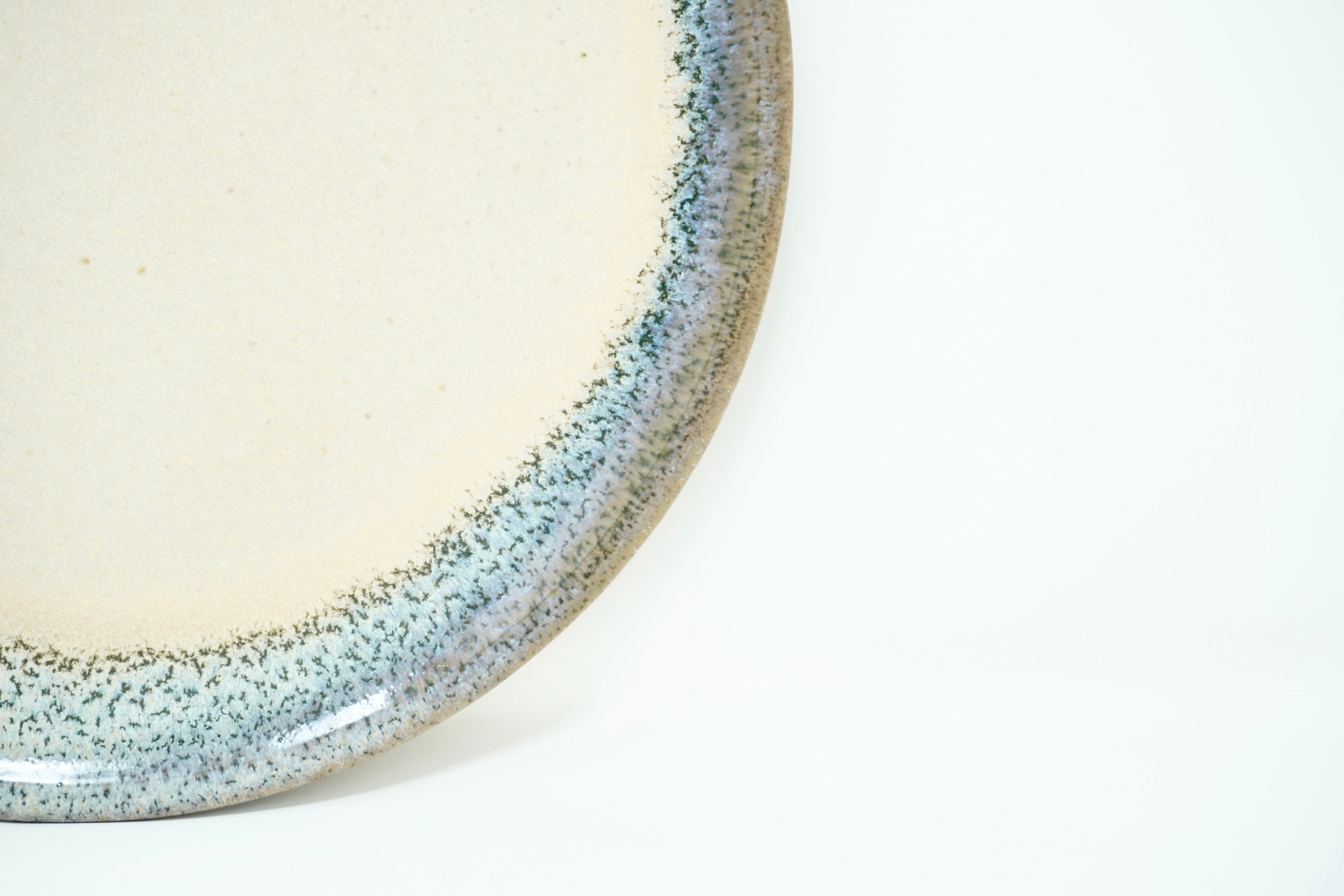 Arena blanca orilla arrecife | Plato trinche plano Ø 26 cm línea rústica