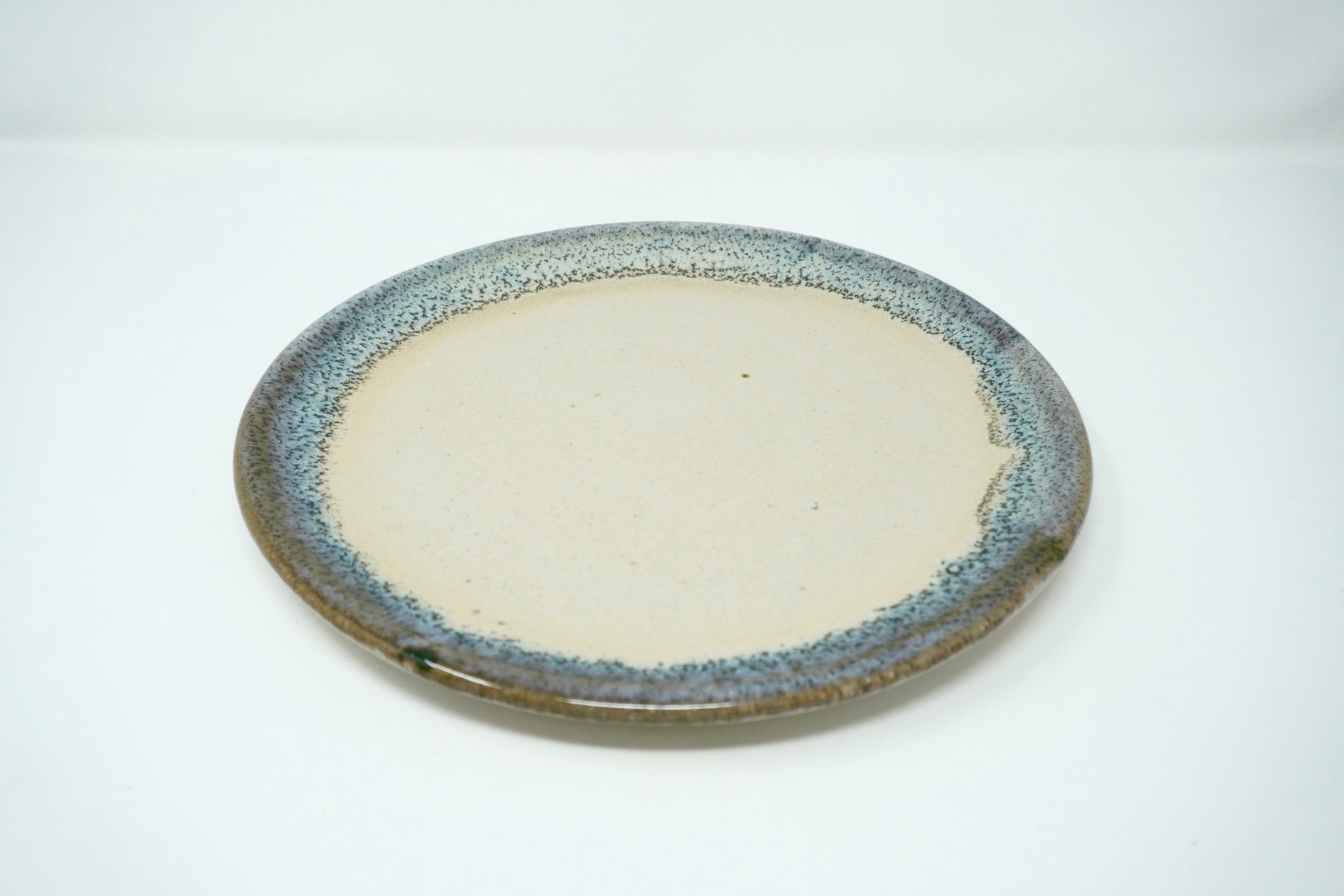 Arena blanca orilla arrecife | Plato trinche plano Ø 26 cm línea rústica