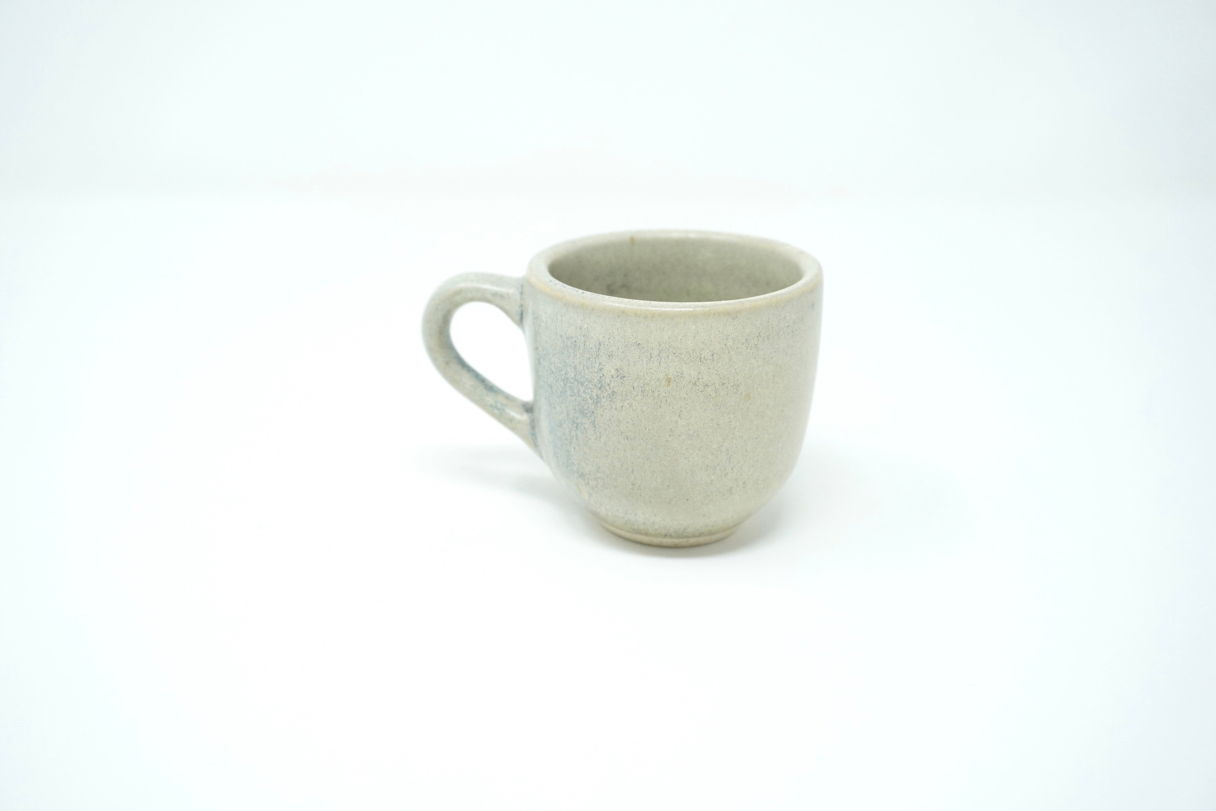 Gris mate | Taza té 4 oz línea rústica
