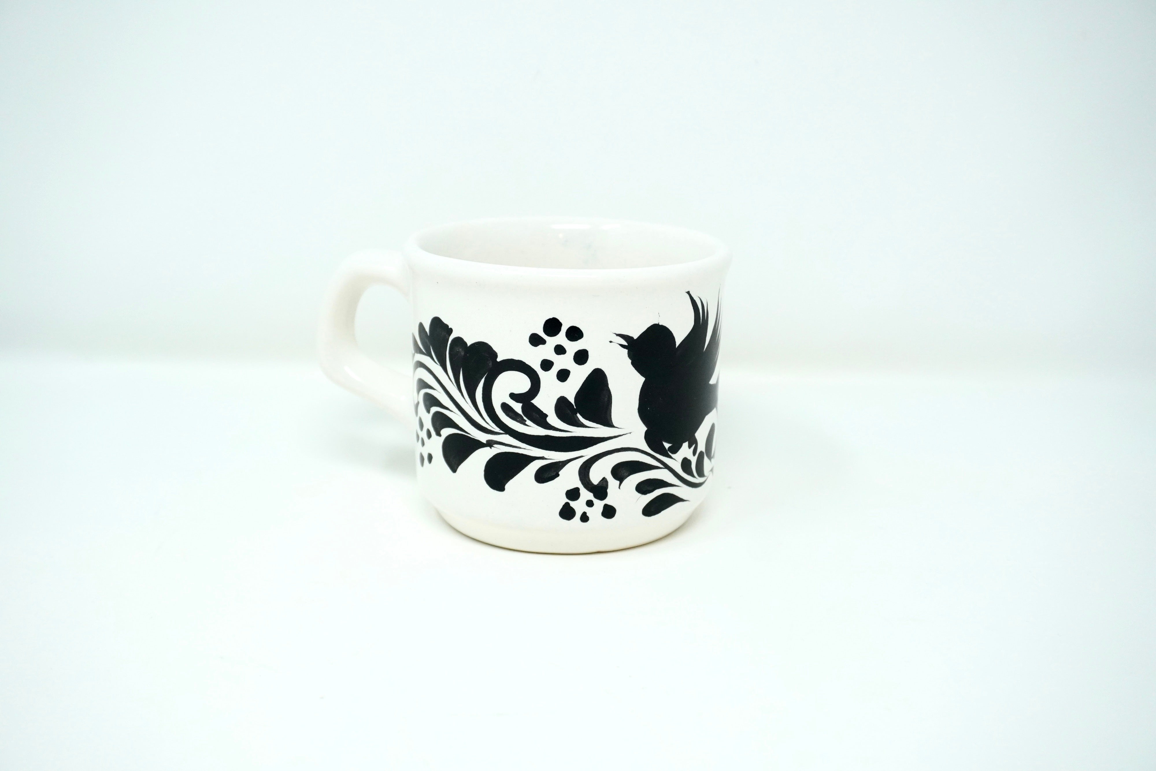 Golondrina negra brillante | Taza de 8 oz línea clásica