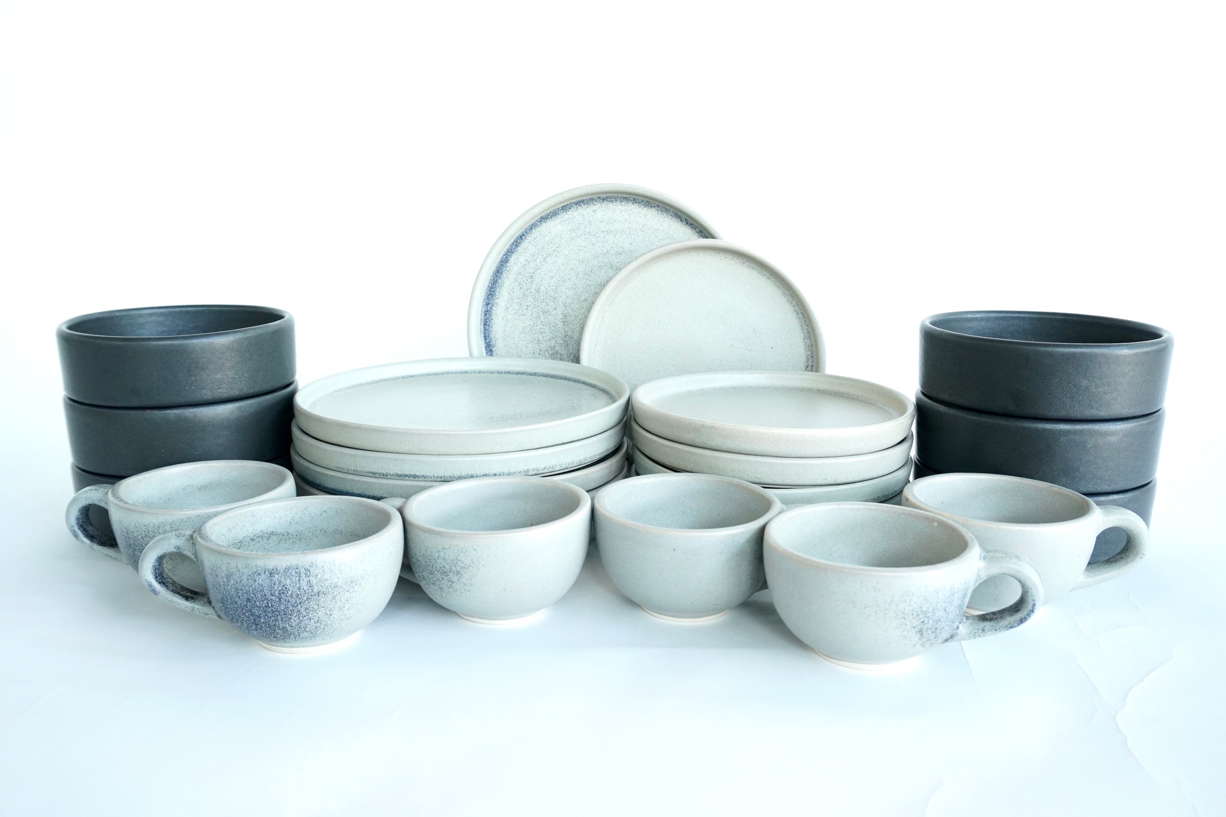 Mixta Gris mate & Piedra negra | Set de vajilla línea rústica para 6 personas
